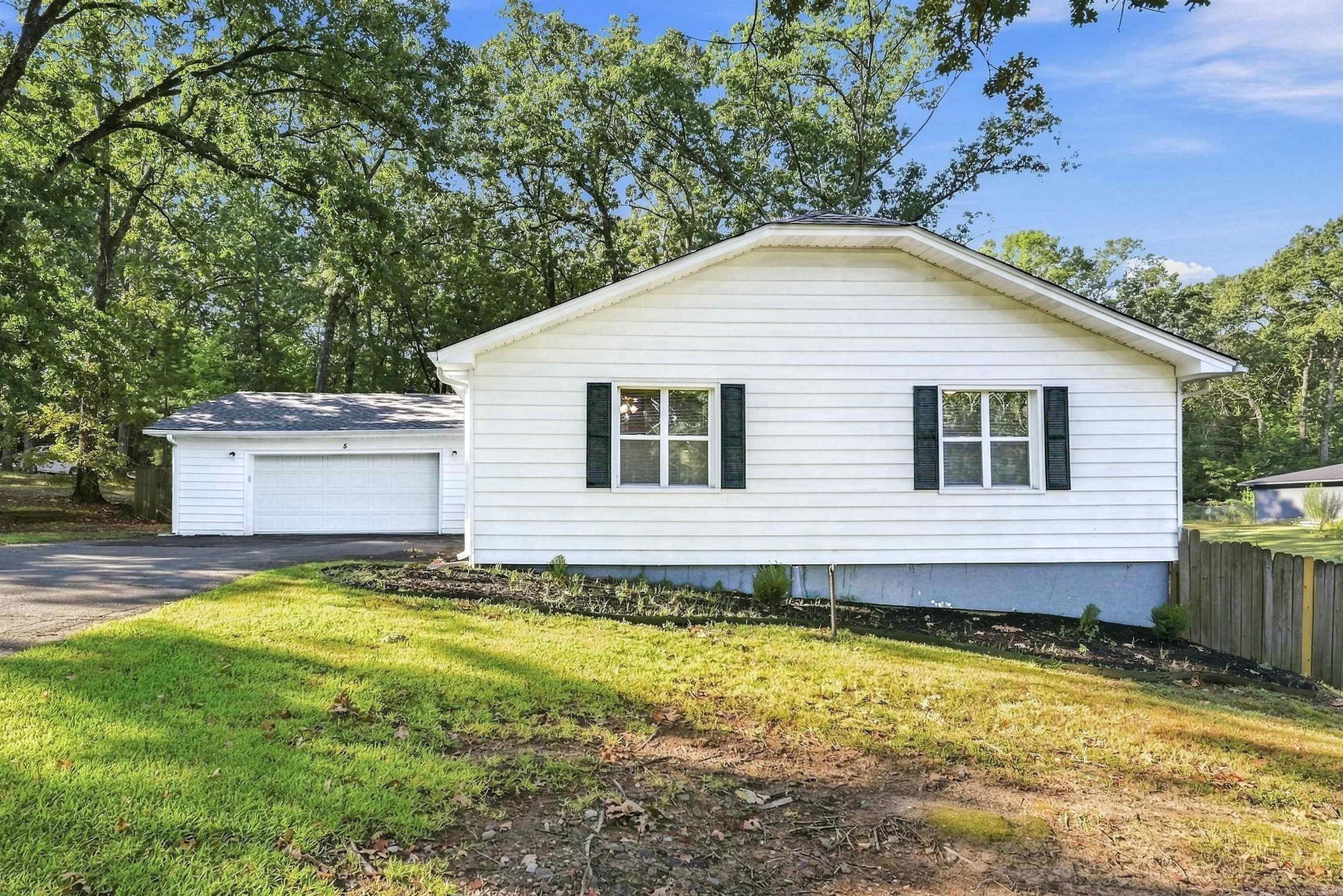 5 Raleigh Lane Property Photo 1