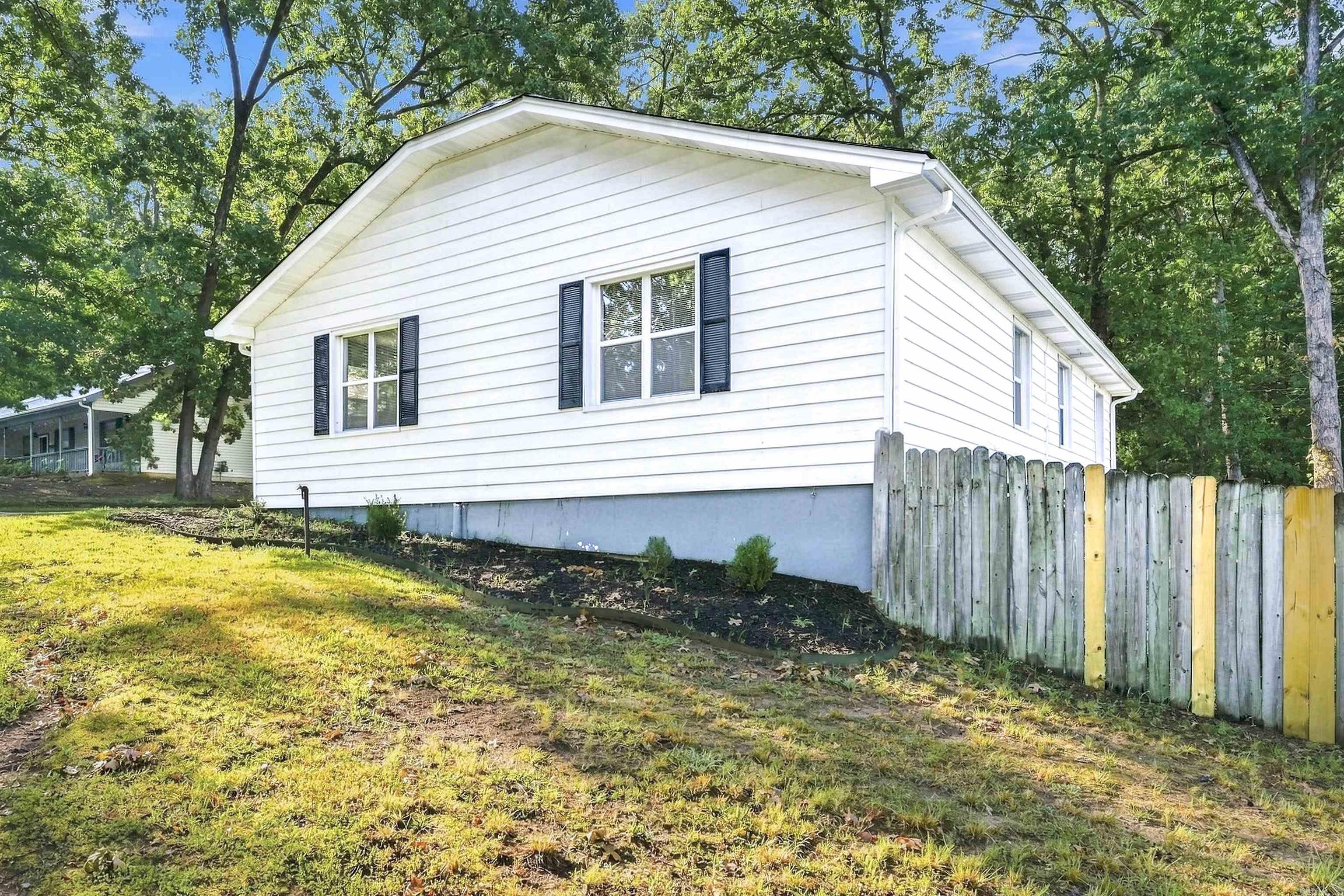 5 Raleigh Lane Property Photo 3