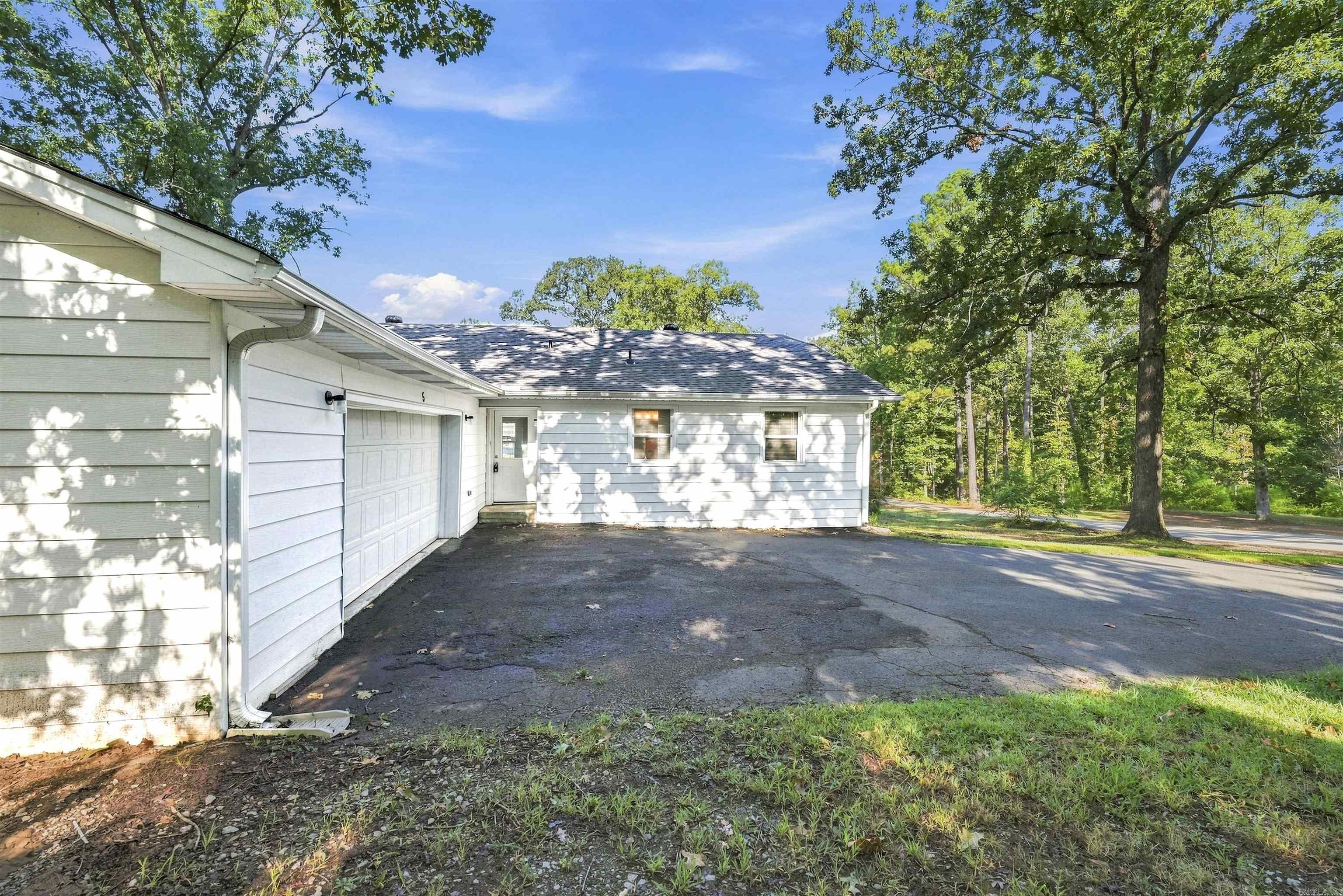 5 Raleigh Lane Property Photo 4