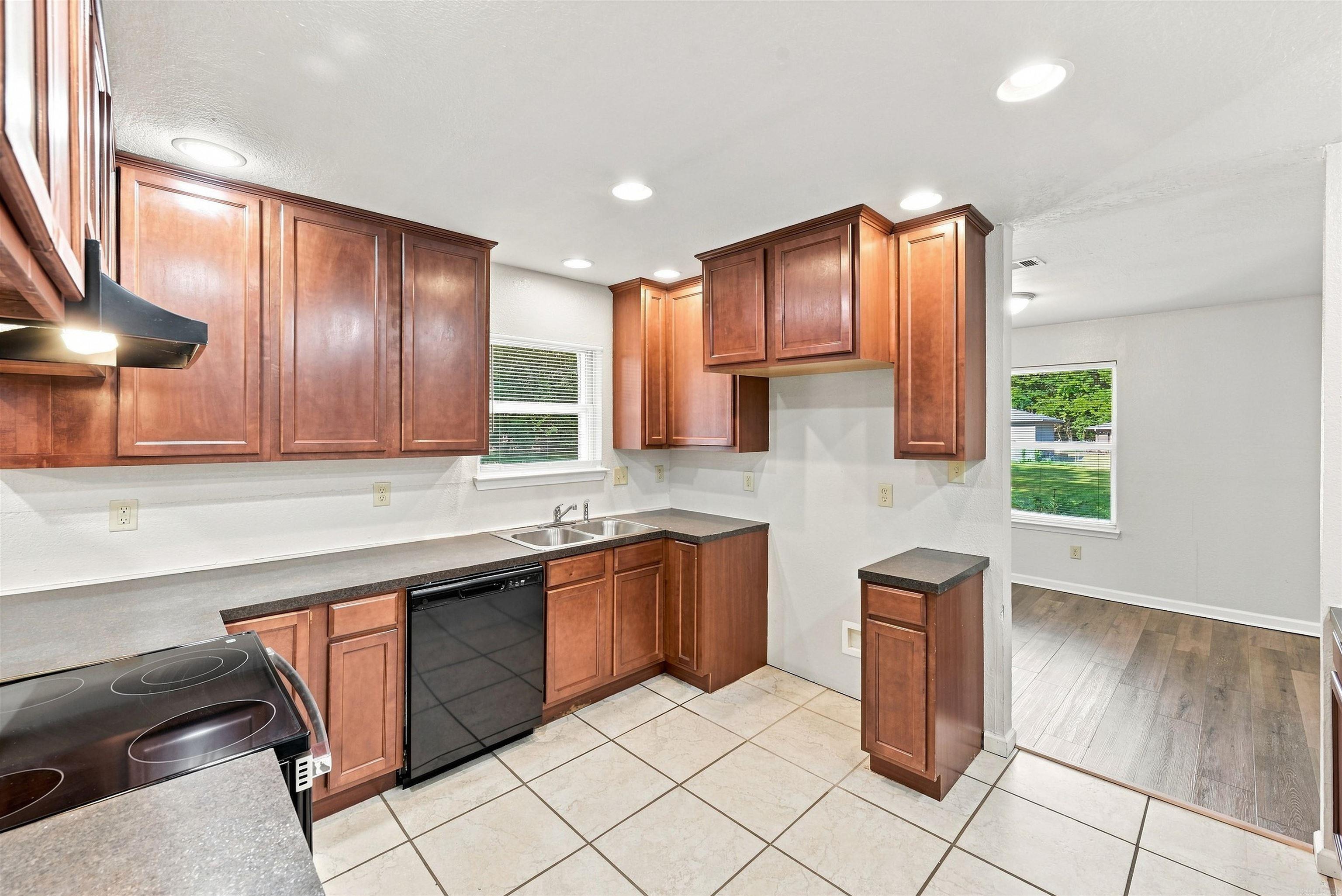 5 Raleigh Lane Property Photo 12