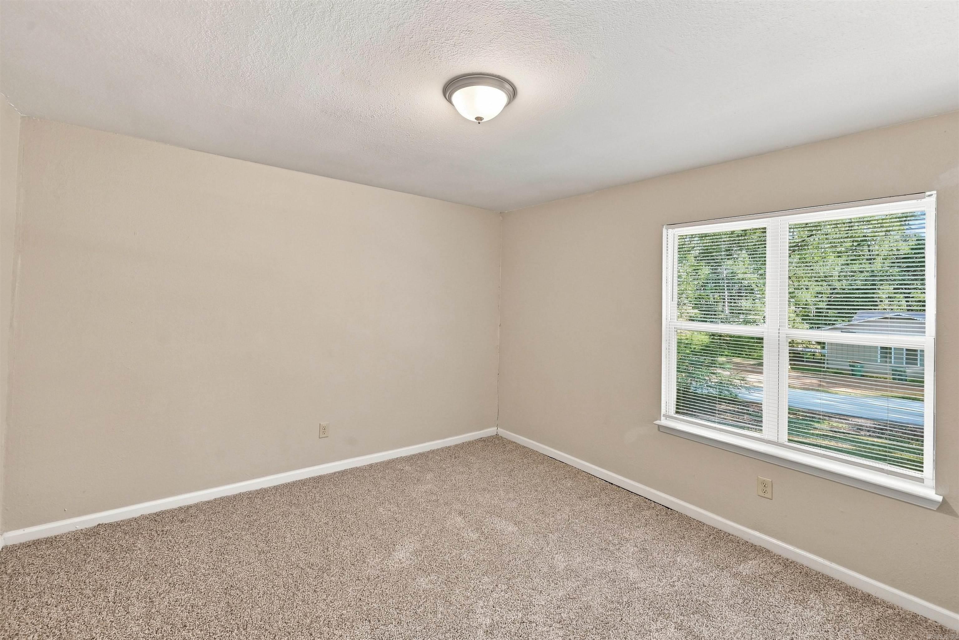 5 Raleigh Lane Property Photo 17