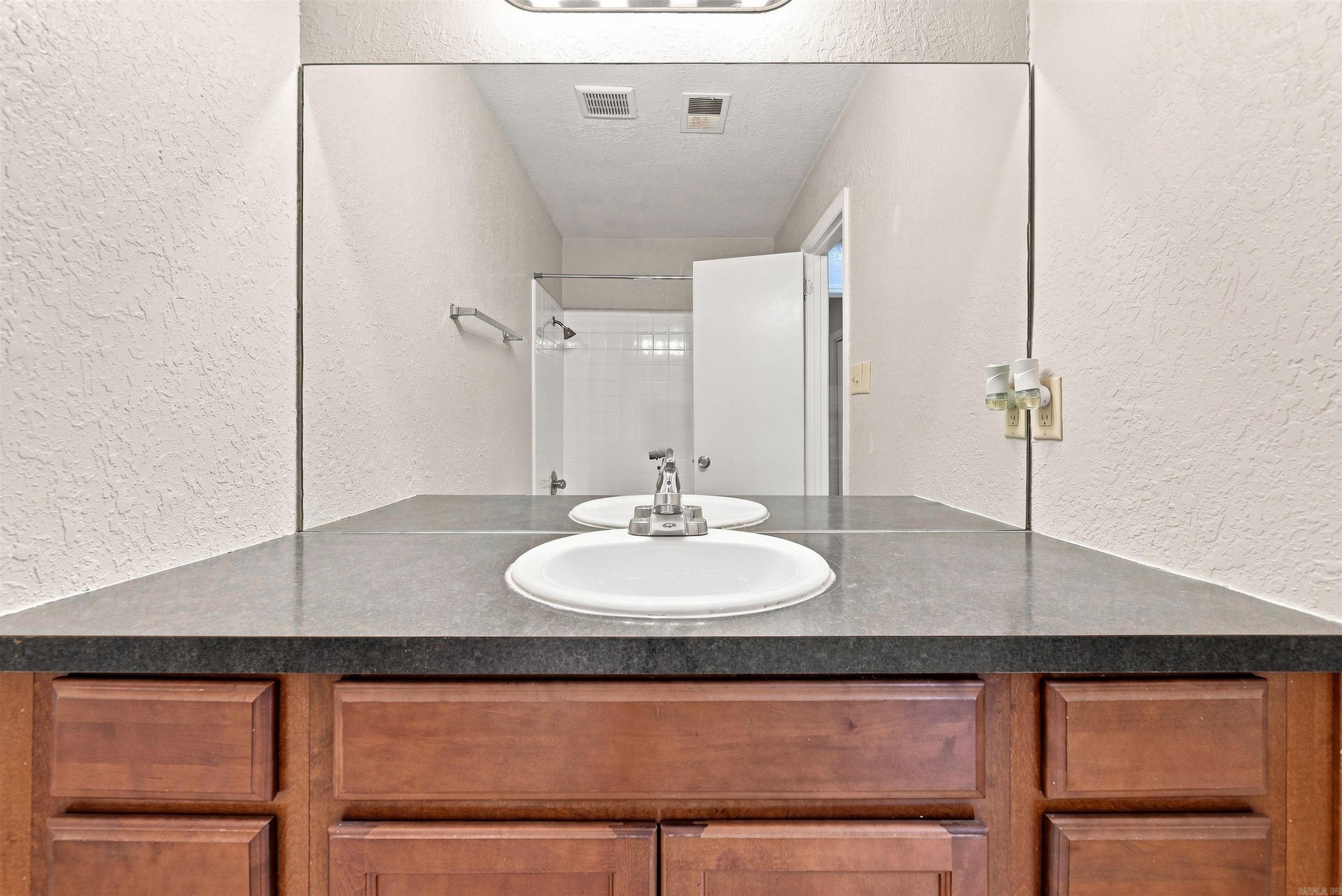 5 Raleigh Lane Property Photo 22