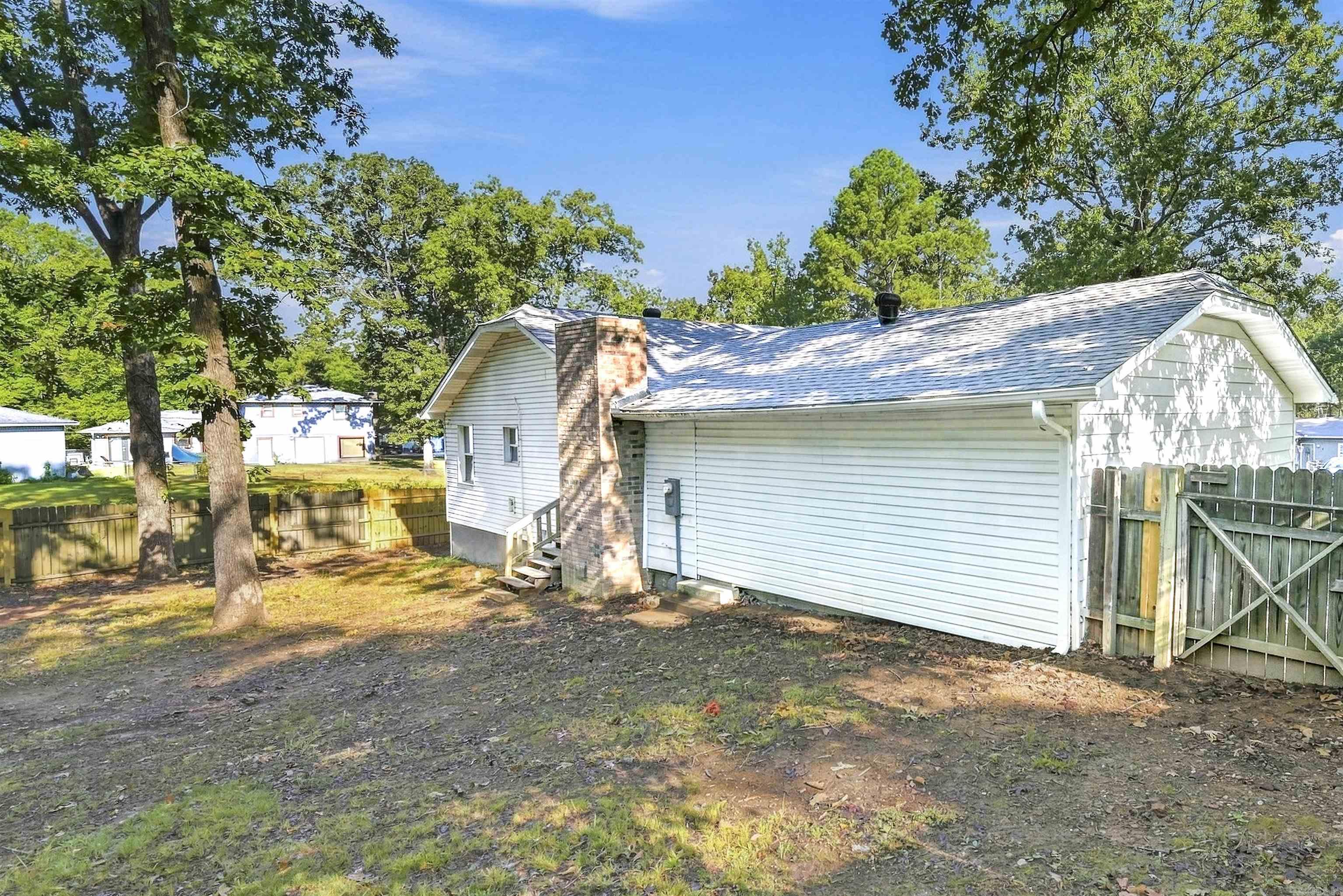 5 Raleigh Lane Property Photo 27