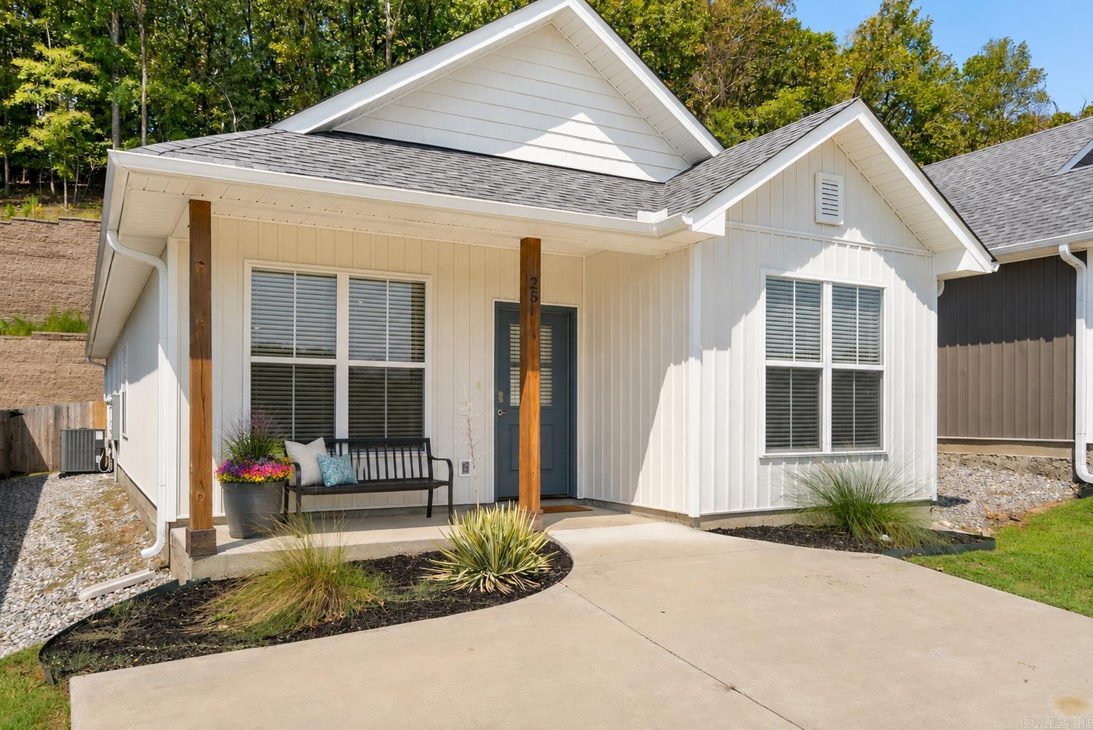 25 Wolfsbridge Loop Property Photo 1