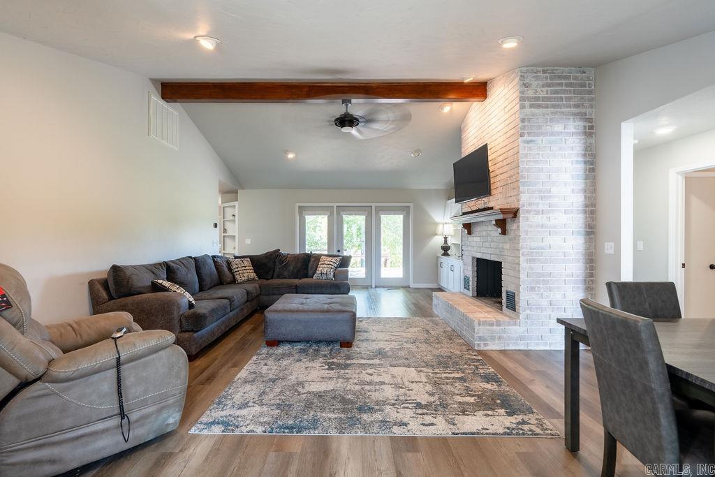 602 Edgewater Cove Property Photo 6