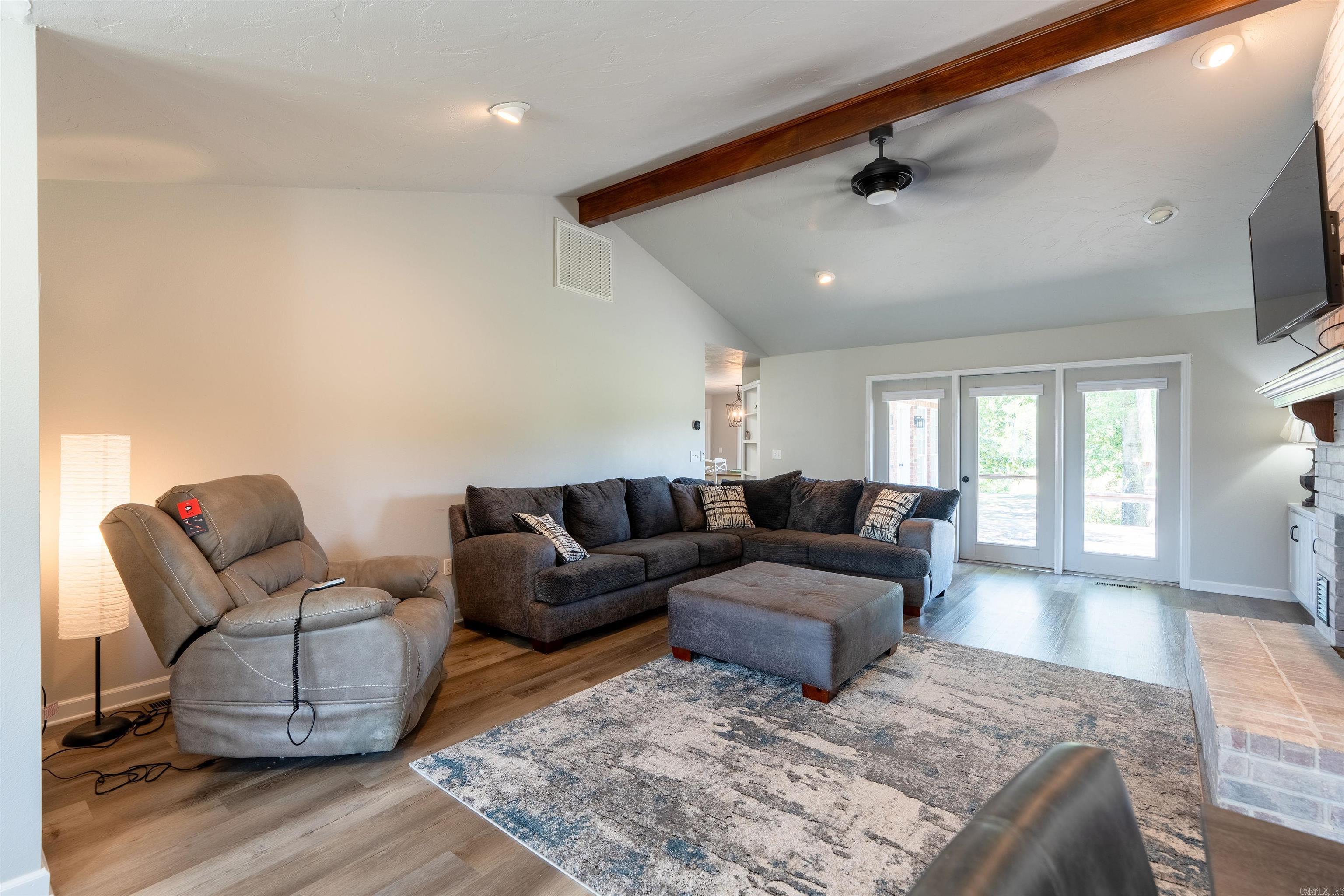 602 Edgewater Cove Property Photo 8