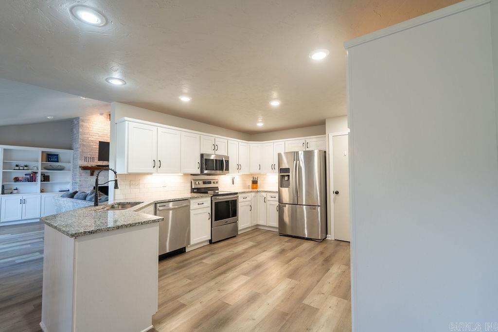 602 Edgewater Cove Property Photo 12