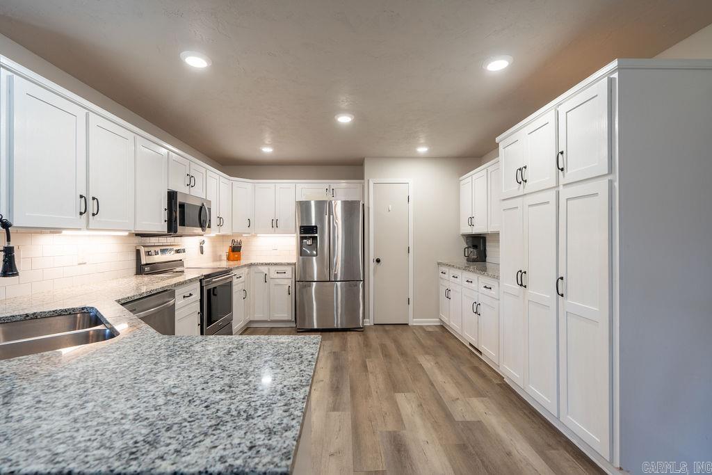 602 Edgewater Cove Property Photo 13