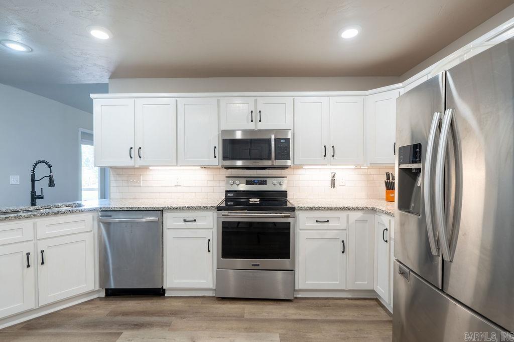 602 Edgewater Cove Property Photo 14