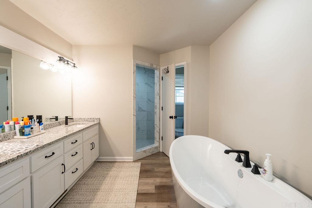 602 Edgewater Cove Property Photo 23