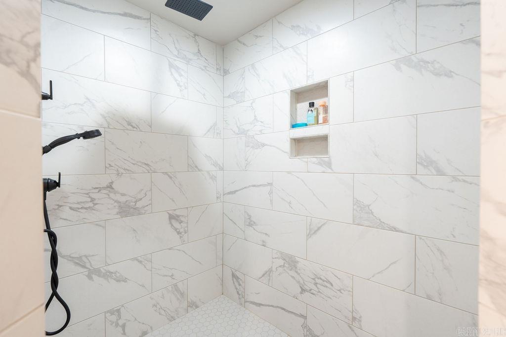 602 Edgewater Cove Property Photo 24