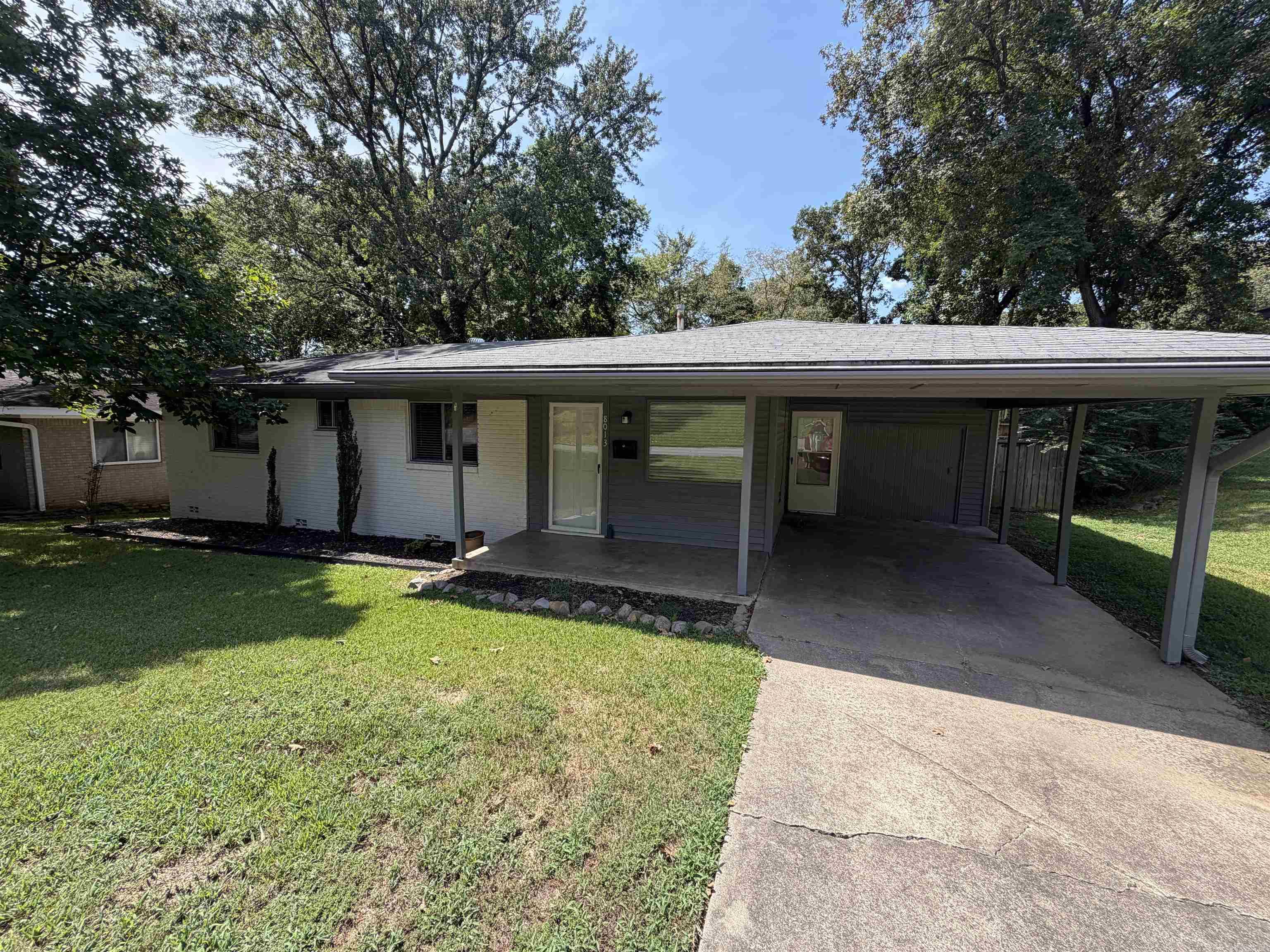8013 Oakridge Drive Property Photo 1