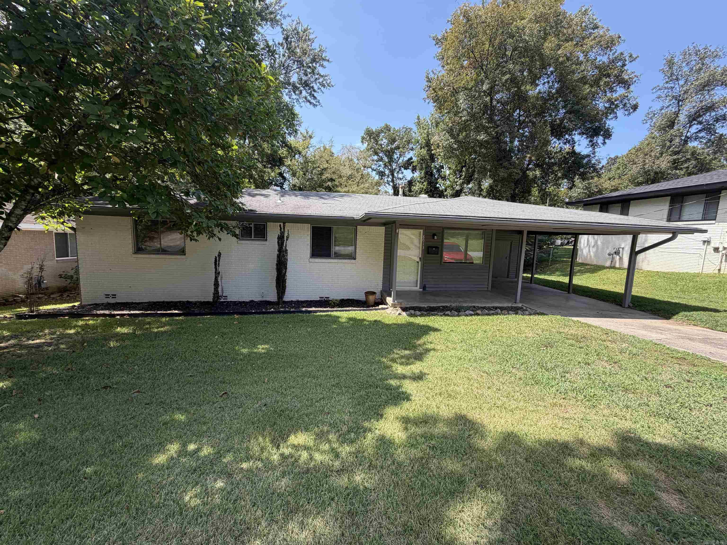 8013 Oakridge Drive Property Photo 2