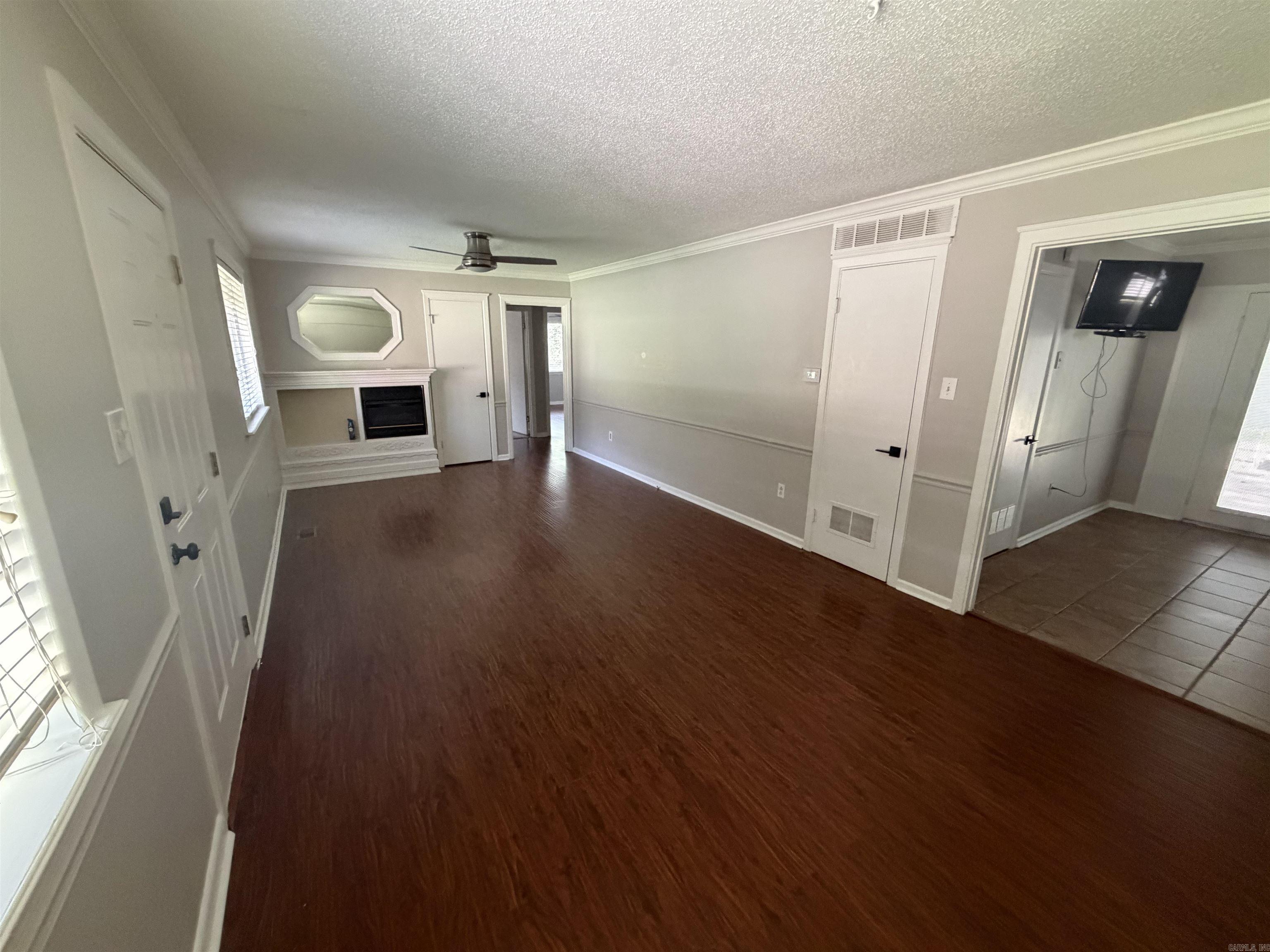 8013 Oakridge Drive Property Photo 3