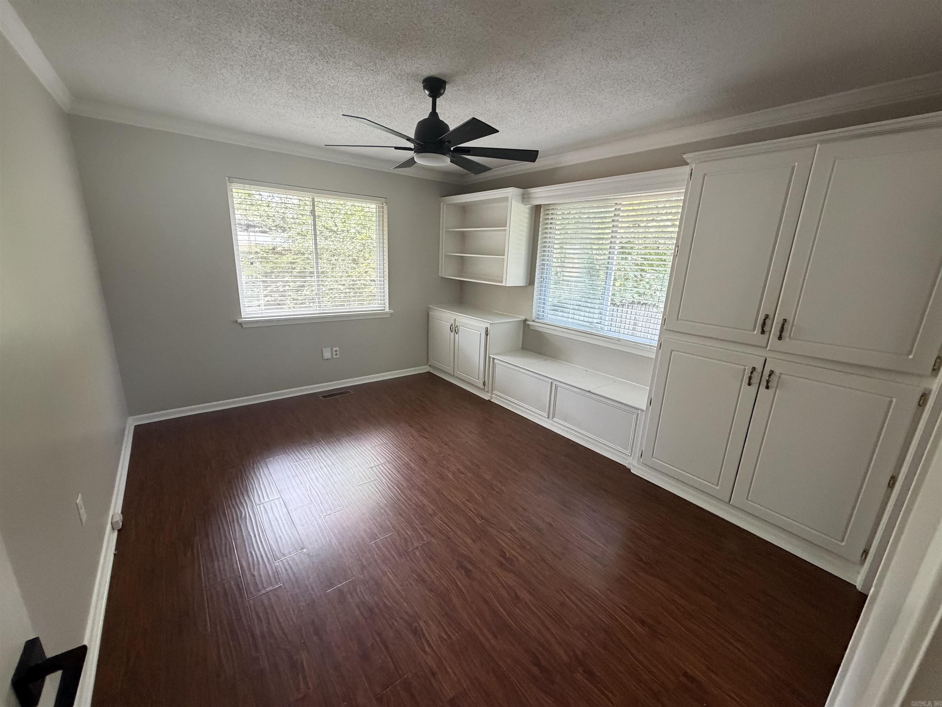 8013 Oakridge Drive Property Photo 4