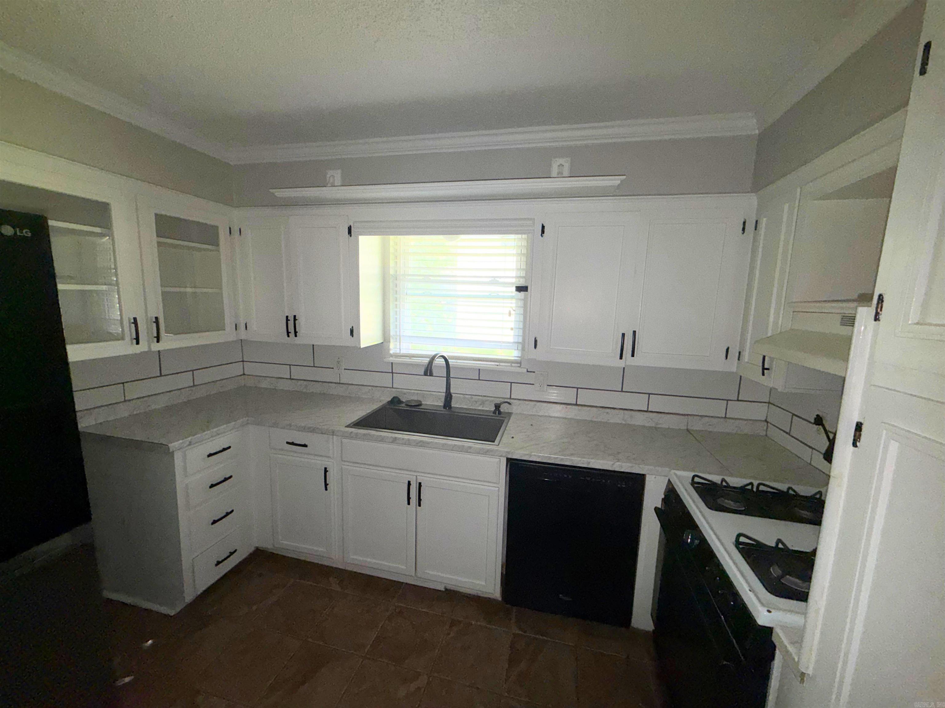 8013 Oakridge Drive Property Photo 7