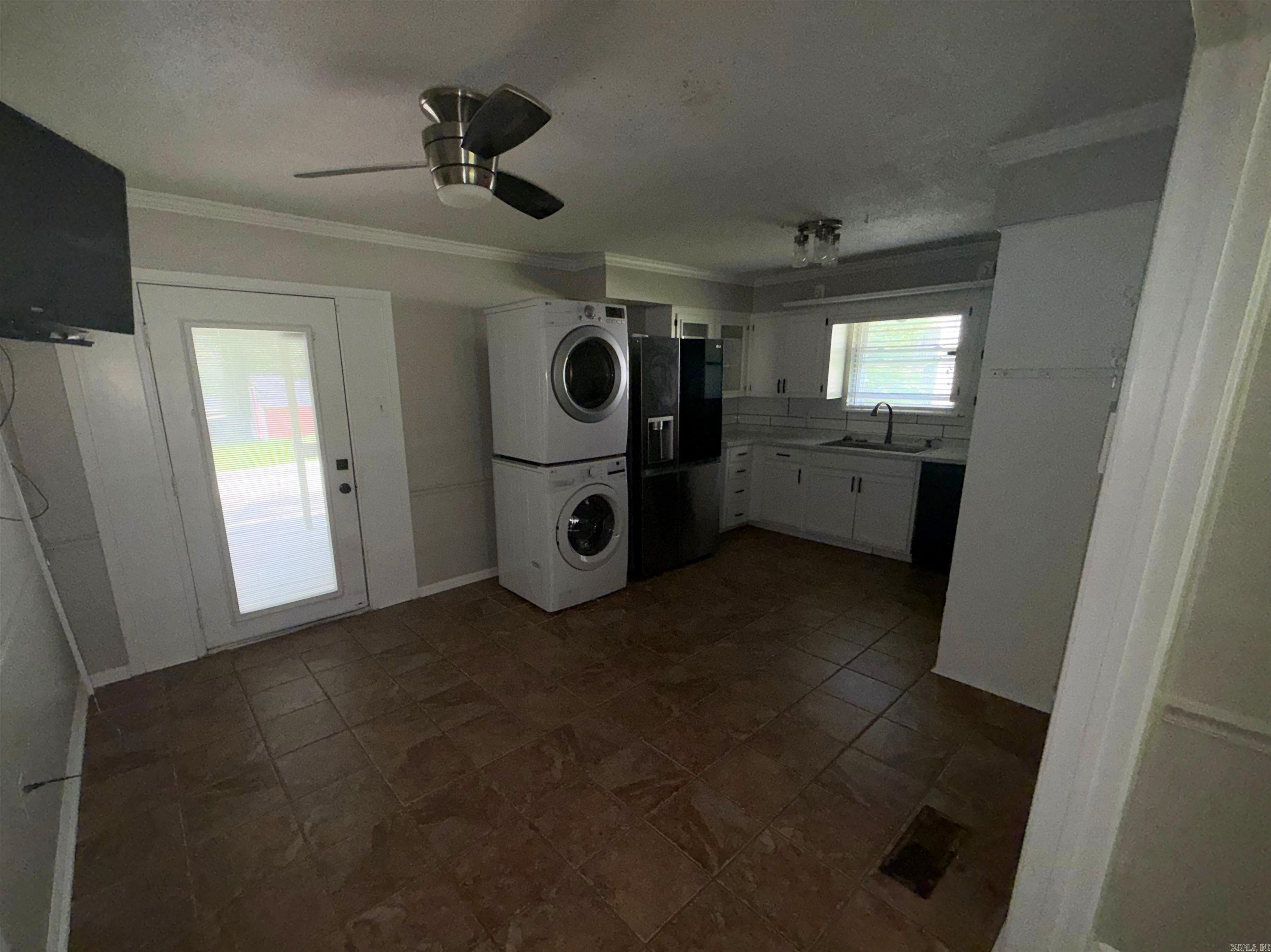8013 Oakridge Drive Property Photo 8