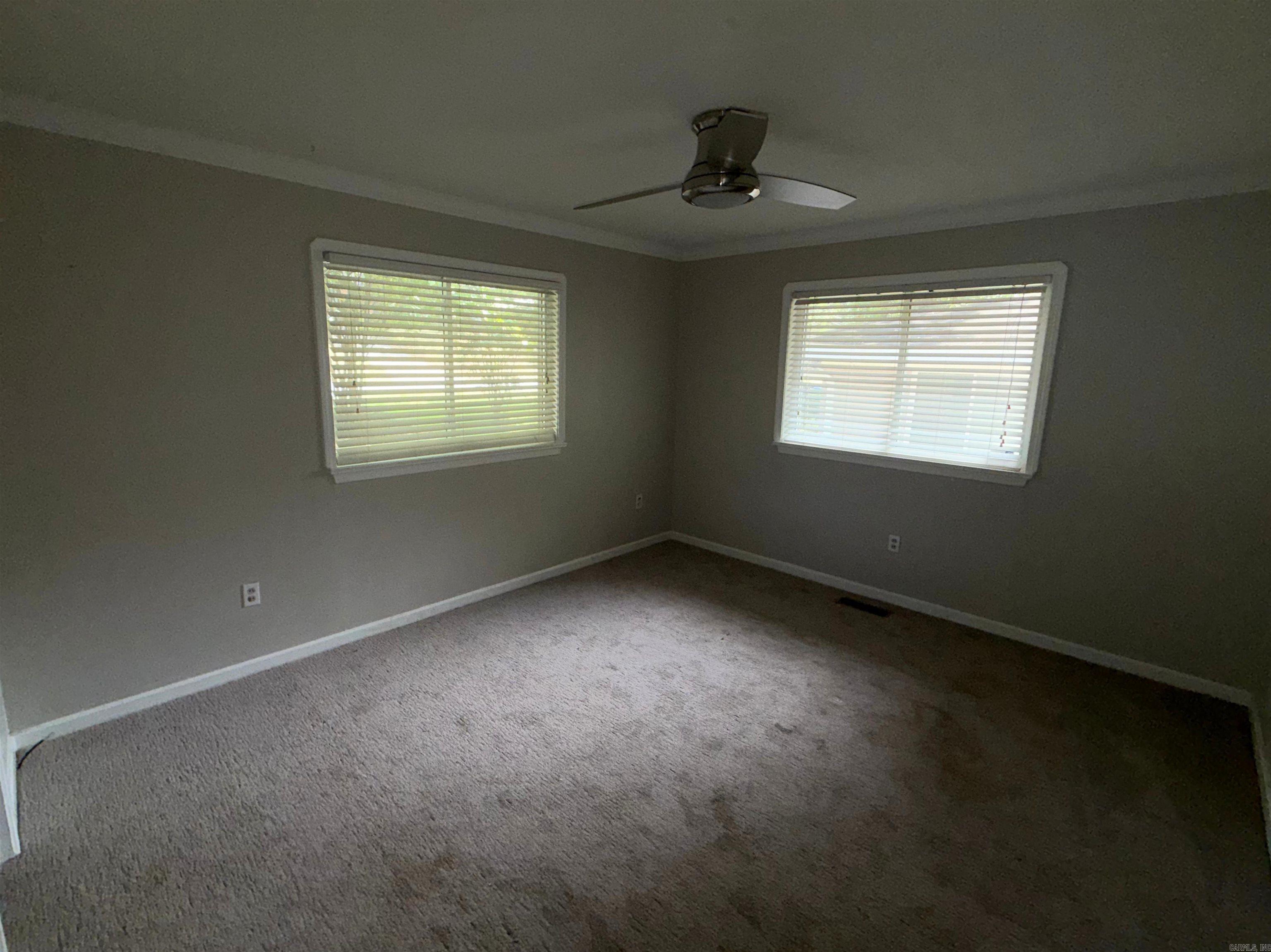 8013 Oakridge Drive Property Photo 9