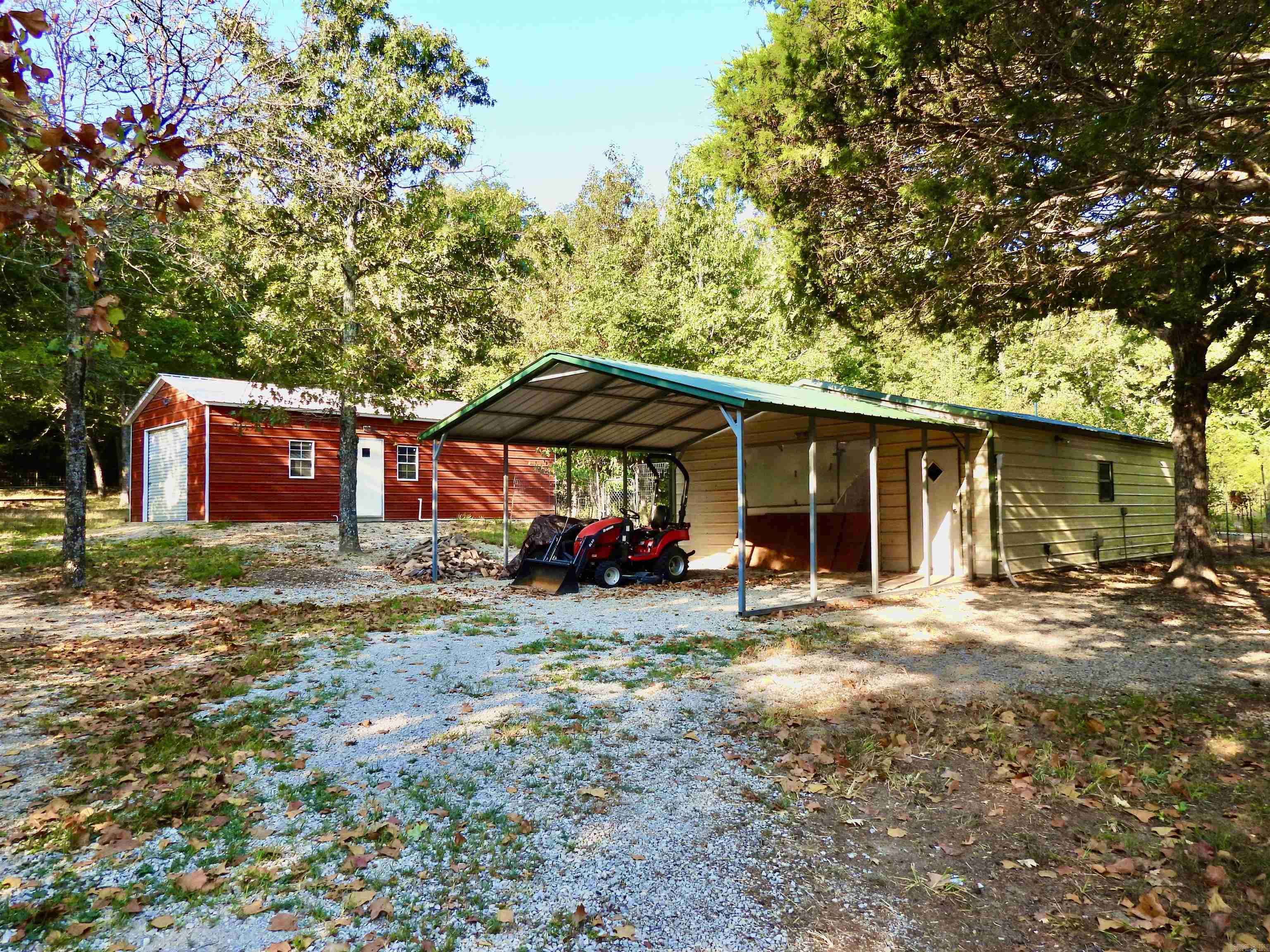 2372 Highway 289 N Property Photo 1