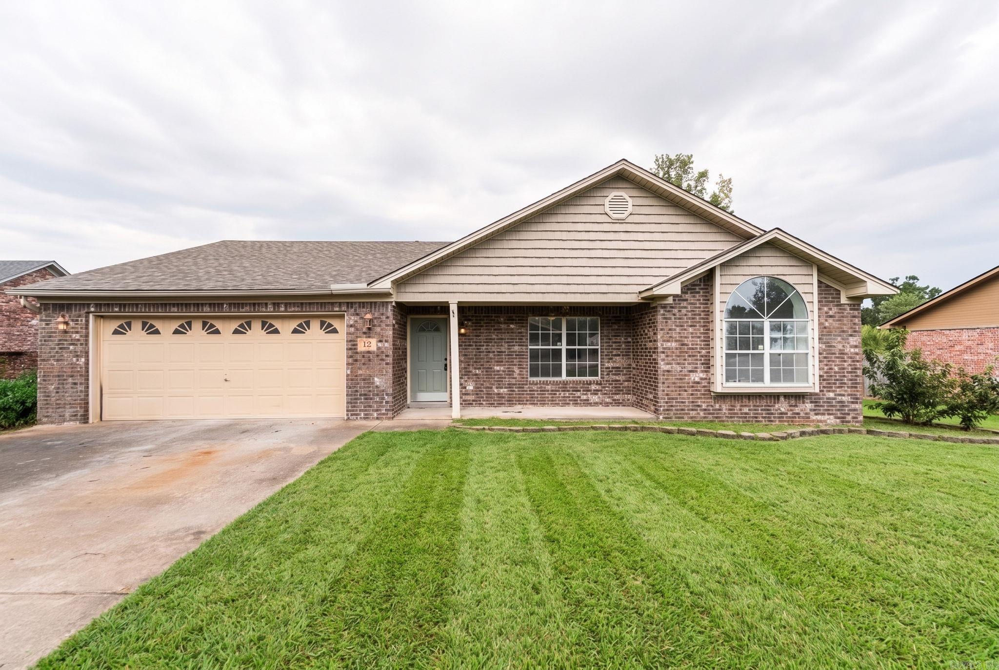 12 Red Oak Drive Property Photo 1