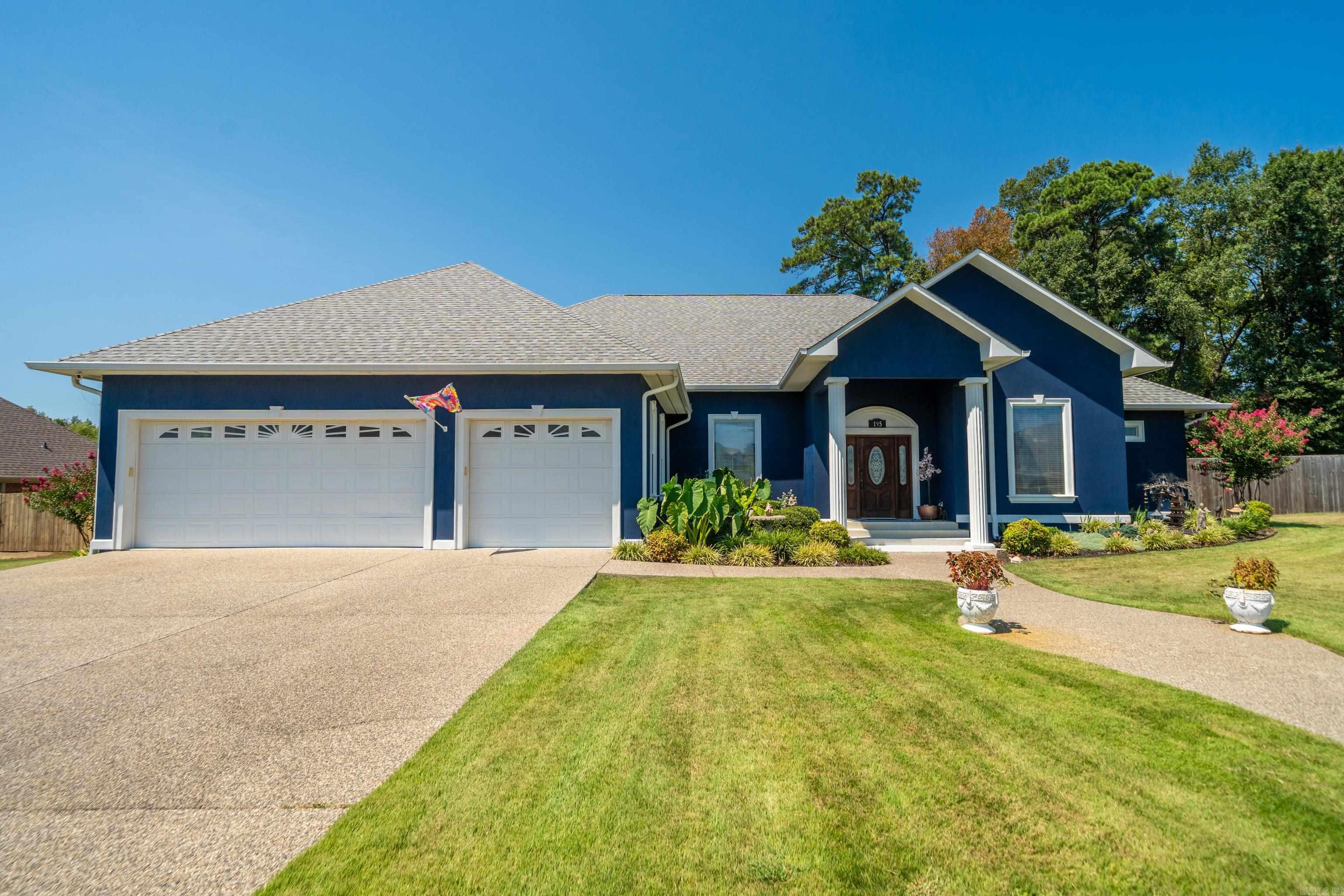 195 Chinook Drives Property Photo 1