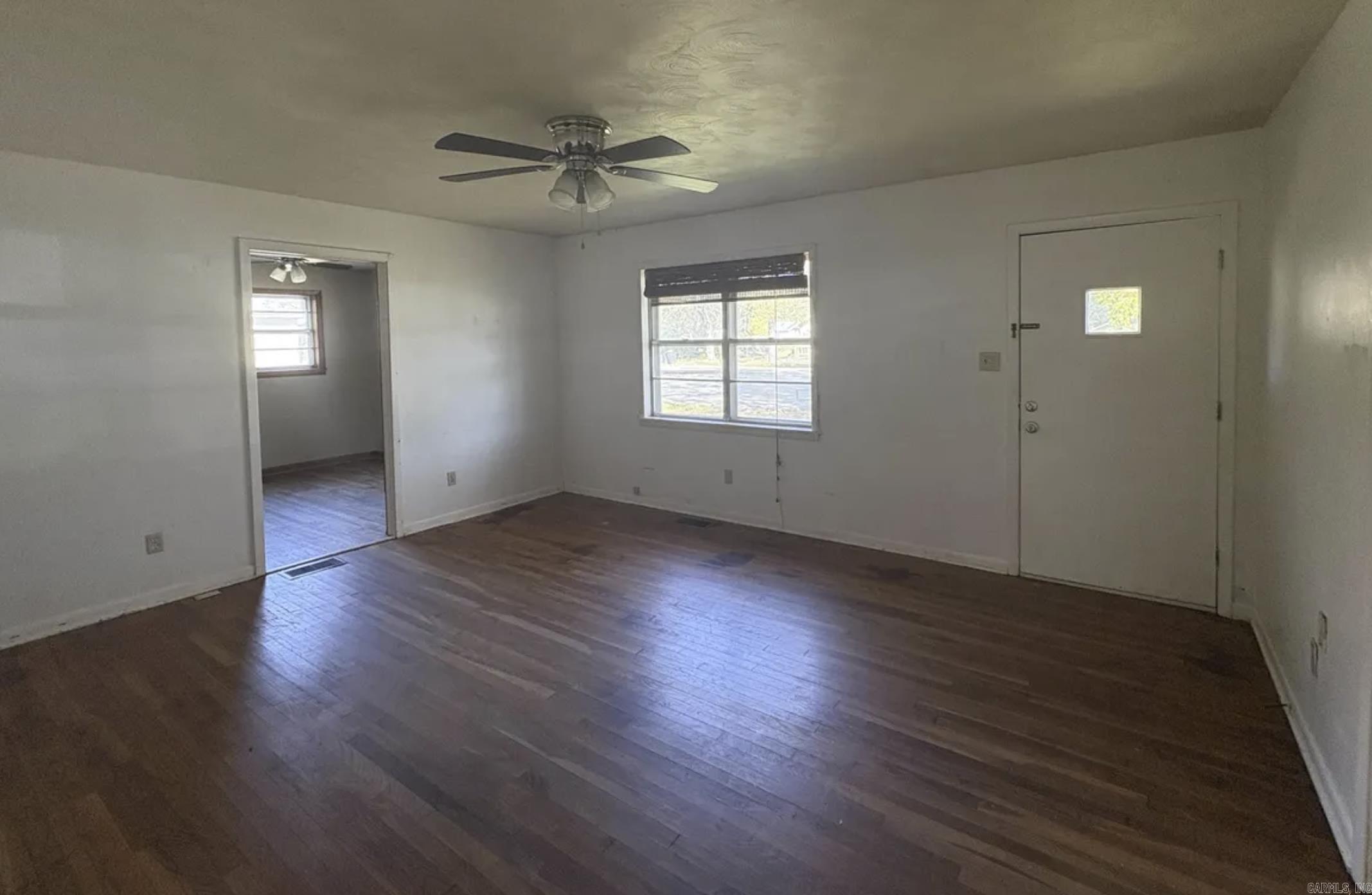 104 W Searcy Property Photo 6