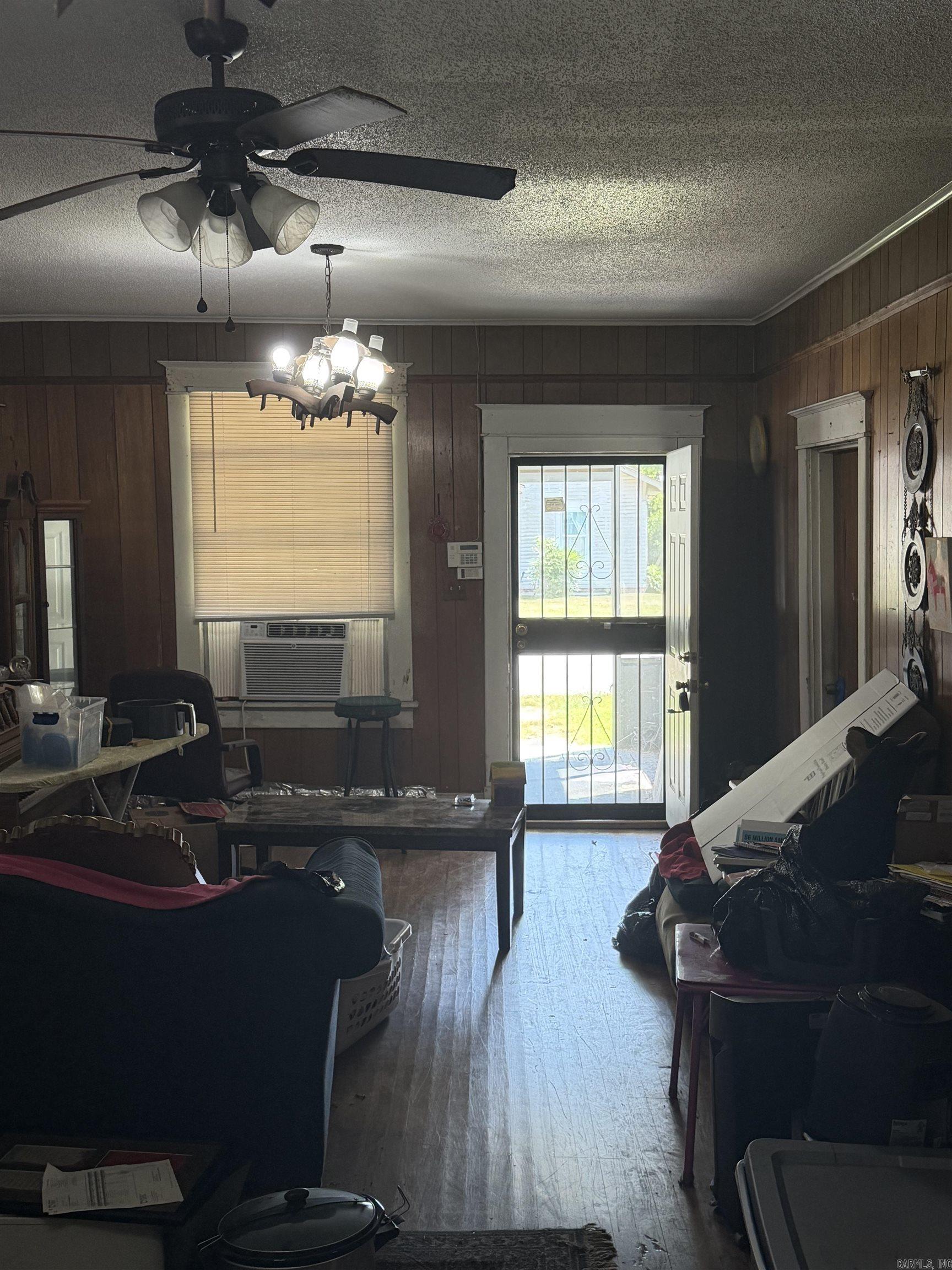 1609 W 16th Avenue Property Photo 4