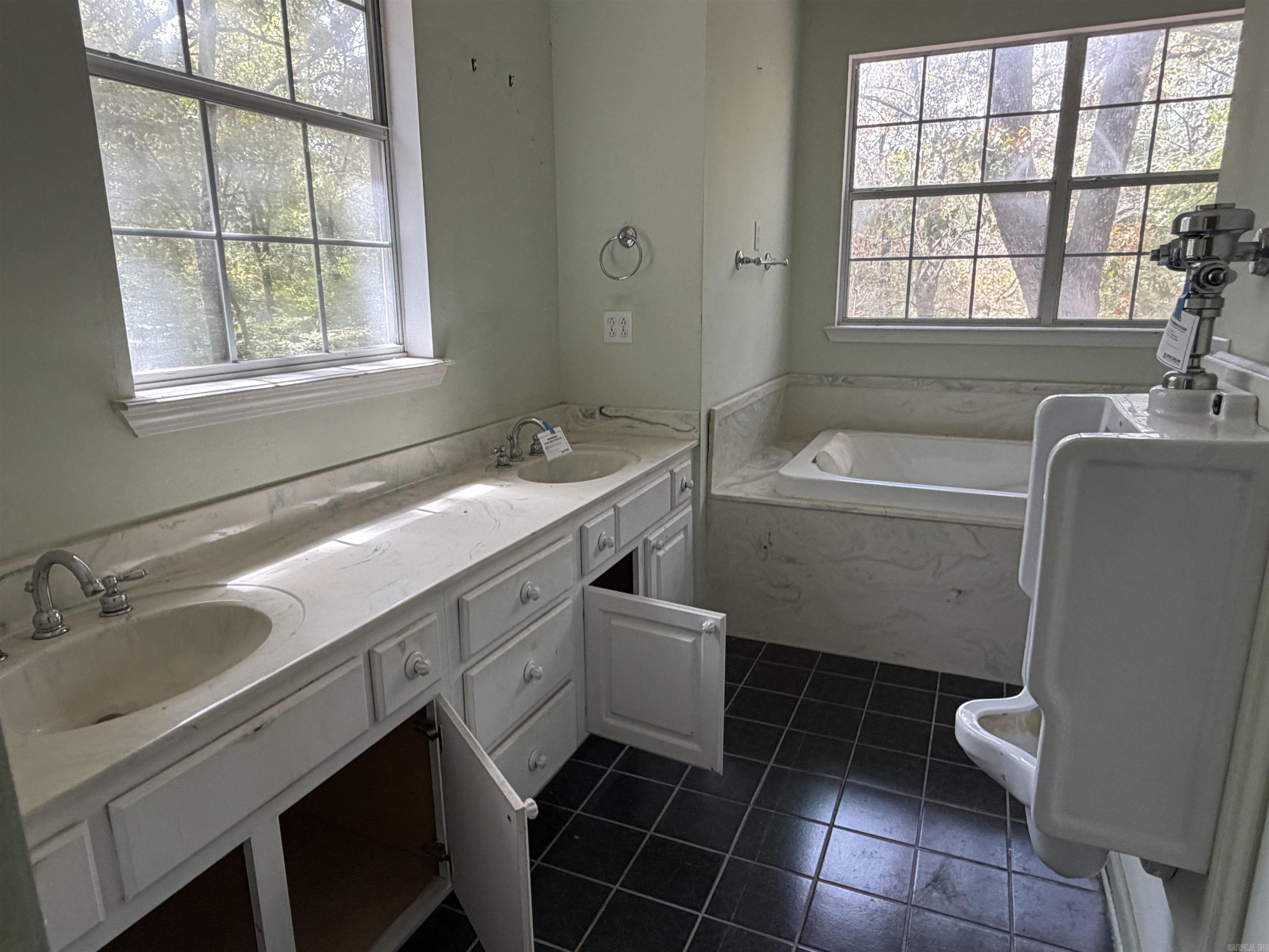 104 W Lewisburg Road Property Photo 10