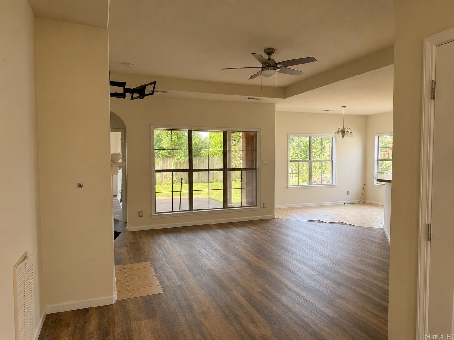 912 Neil Sain Loop Property Photo 3