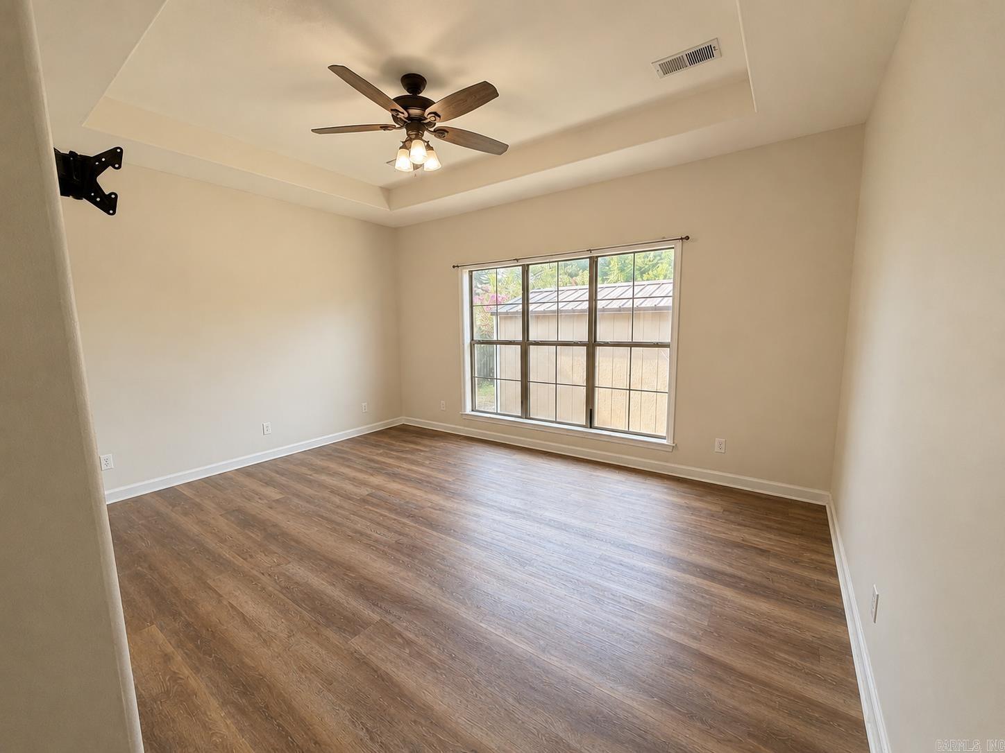 912 Neil Sain Loop Property Photo 7