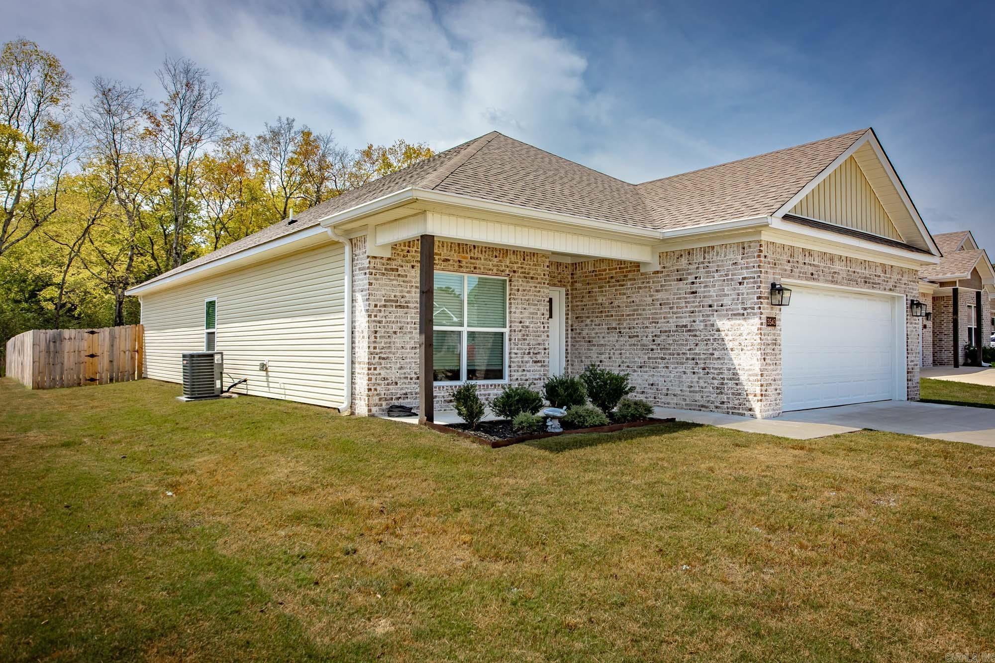 3543 Village Walk Drive Property Photo 3