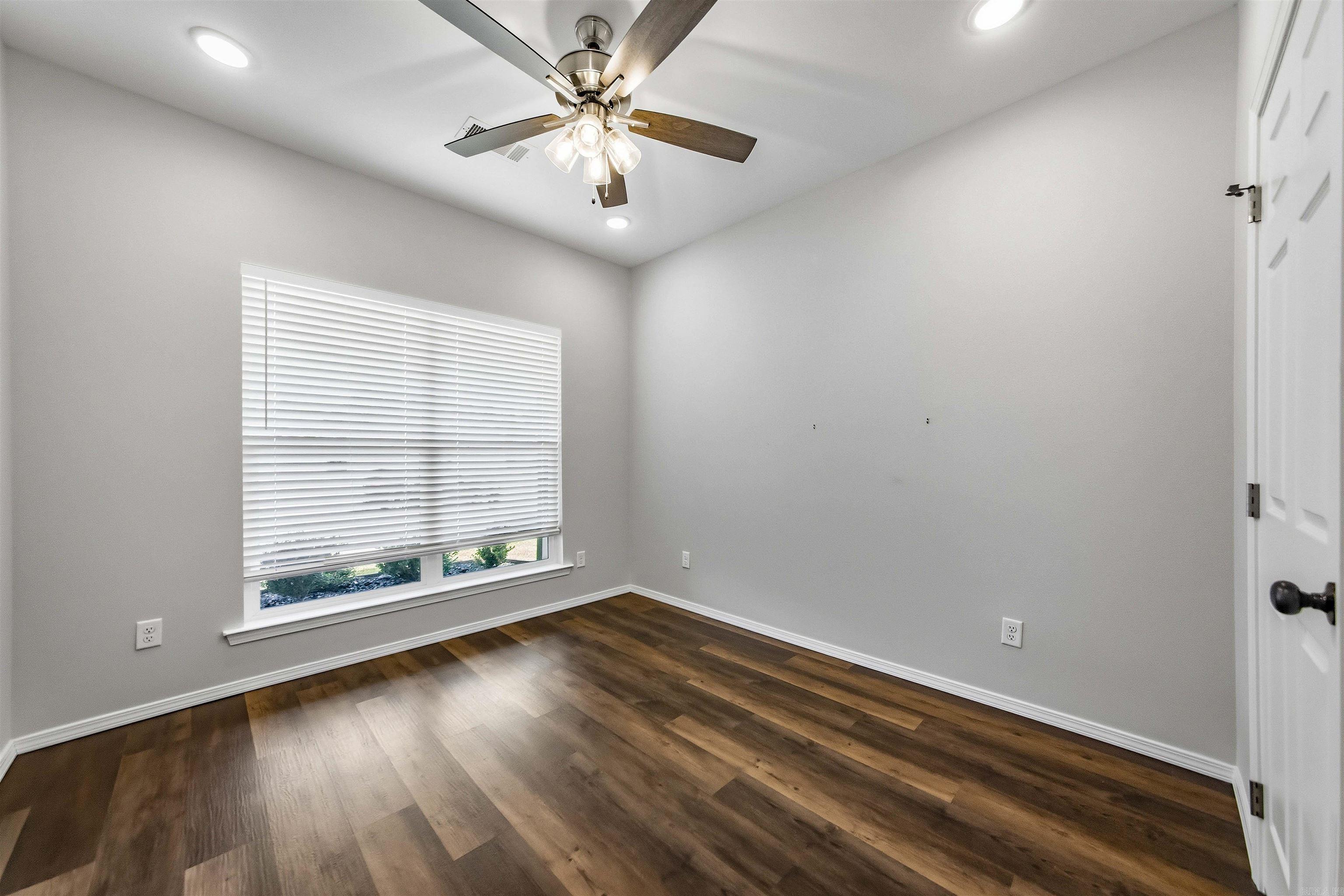 3543 Village Walk Drive Property Photo 21
