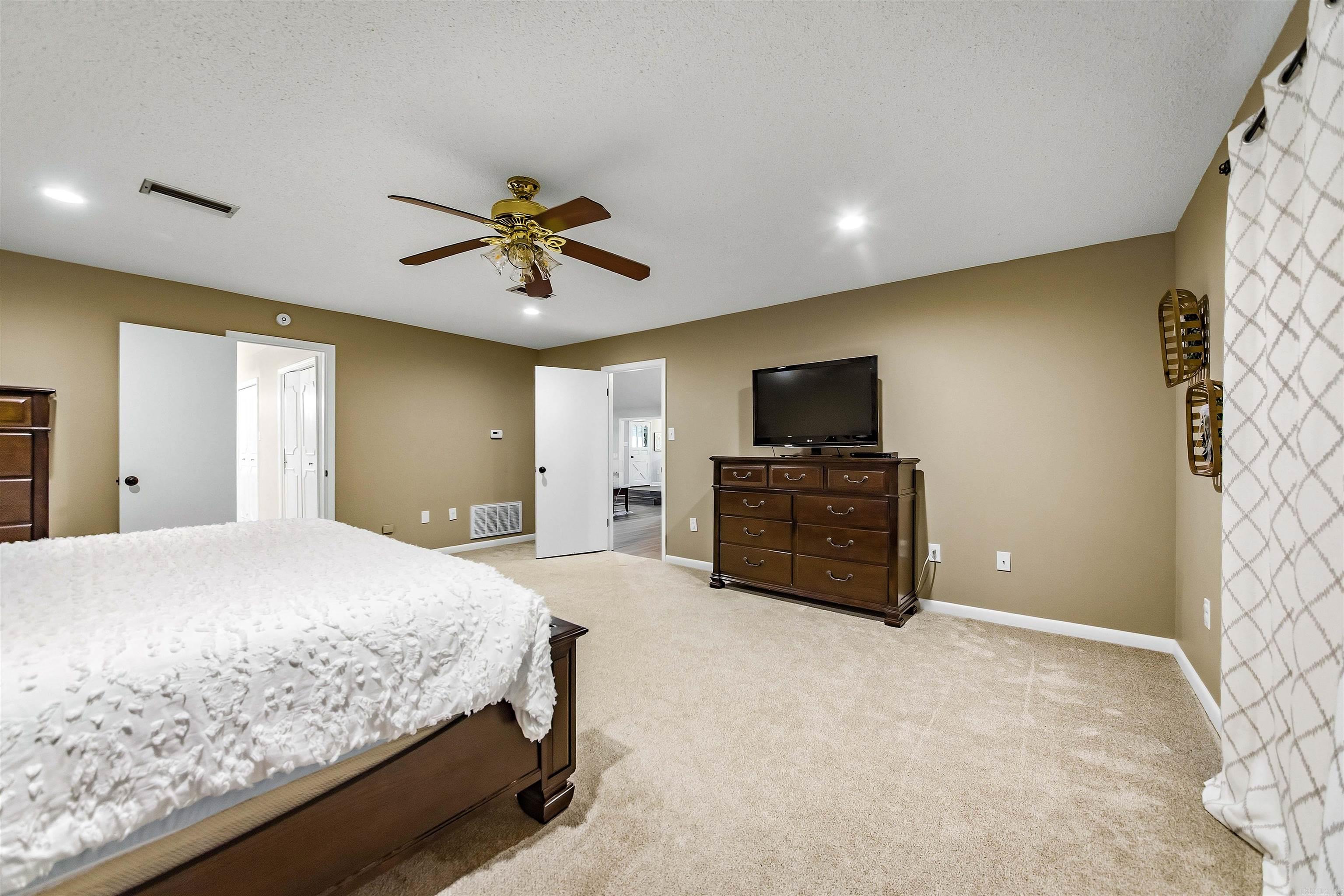 204 Cherry Street Property Photo 11