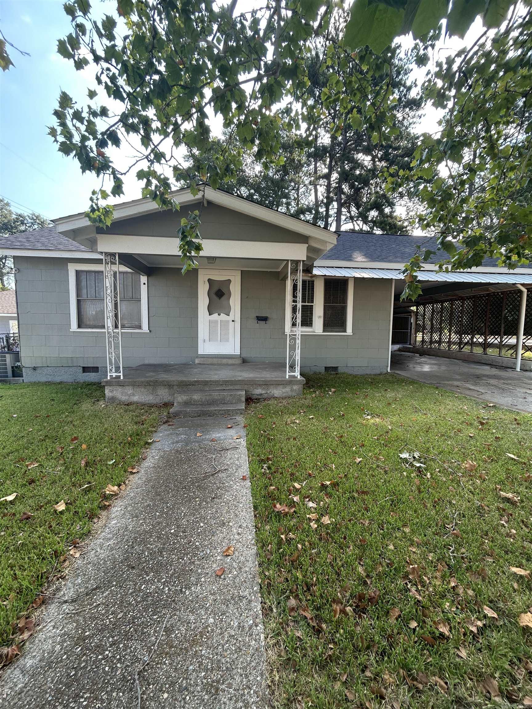 1113 N College Ave Property Photo 1