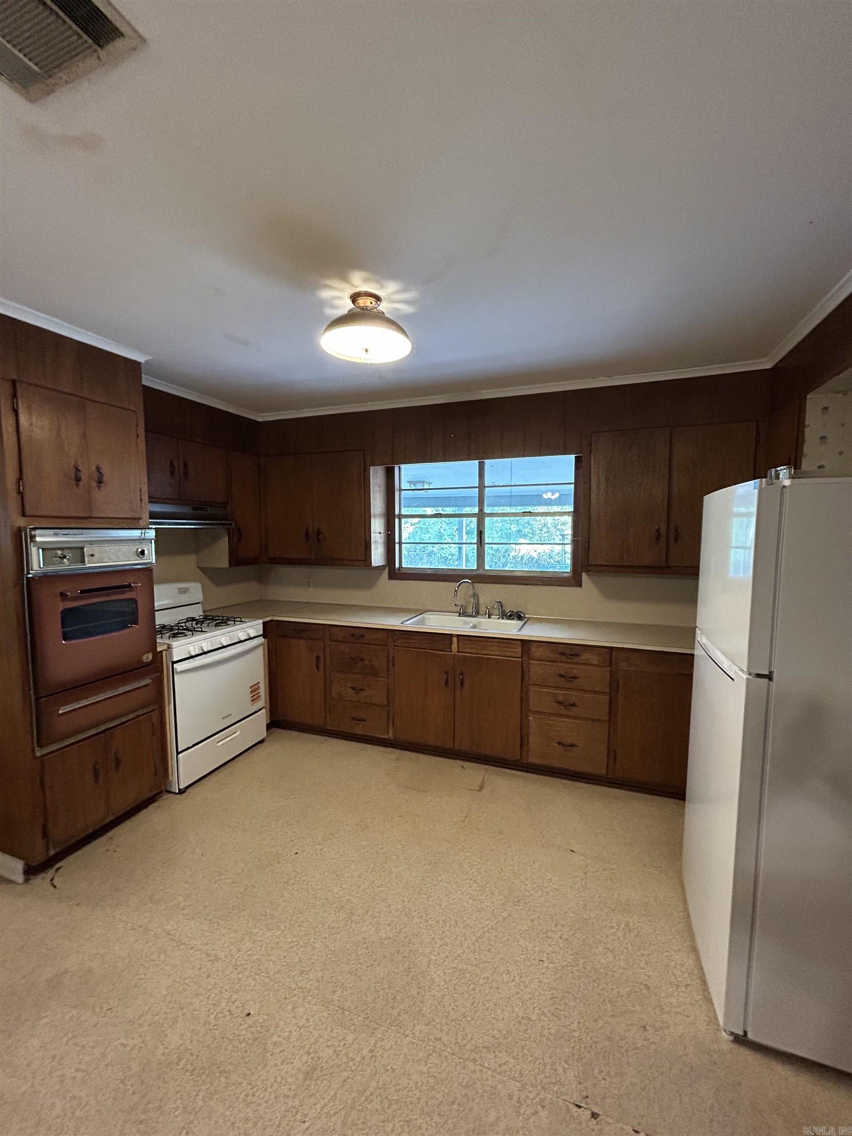 1113 N College Ave Property Photo 6