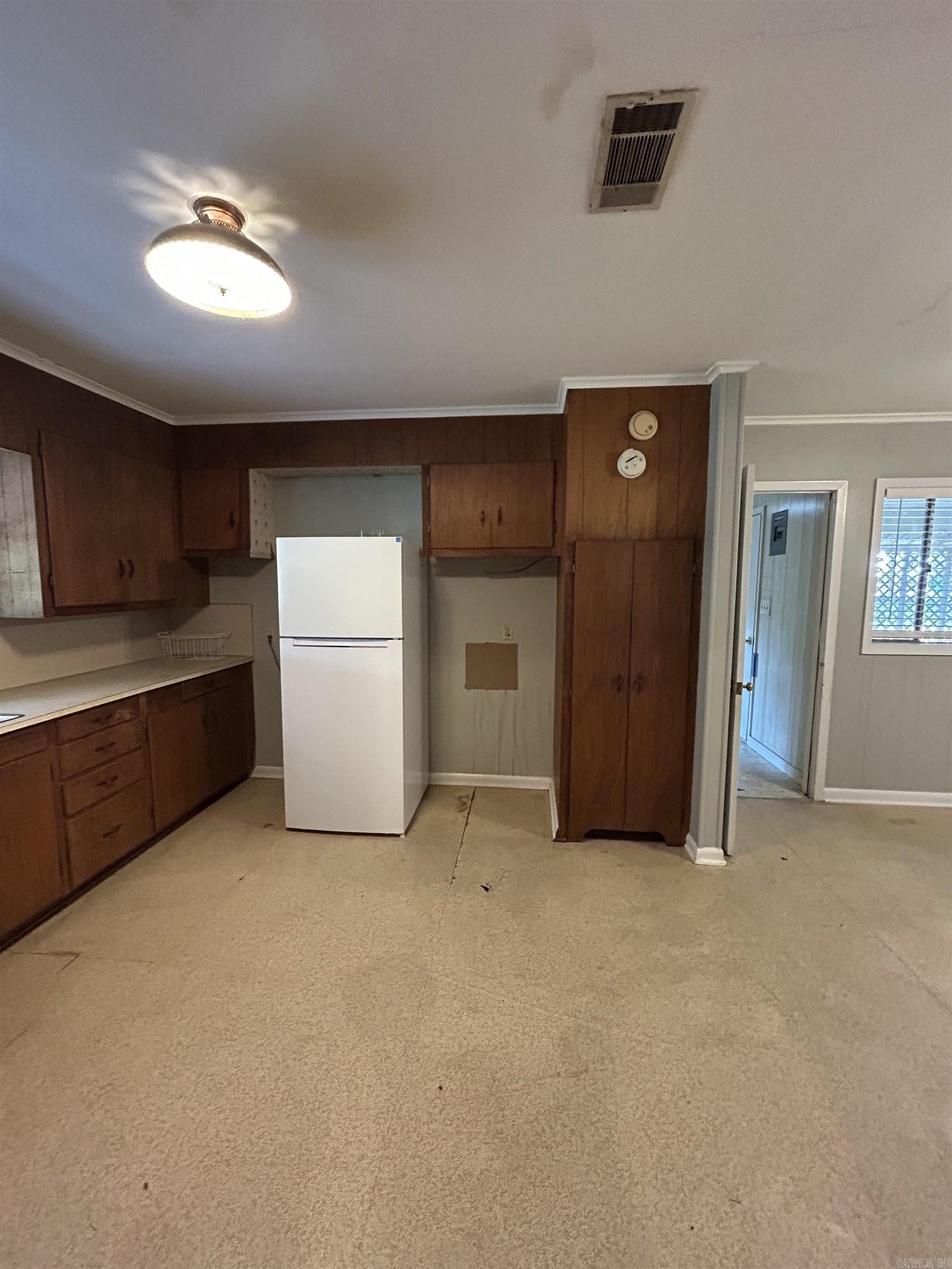 1113 N College Ave Property Photo 7