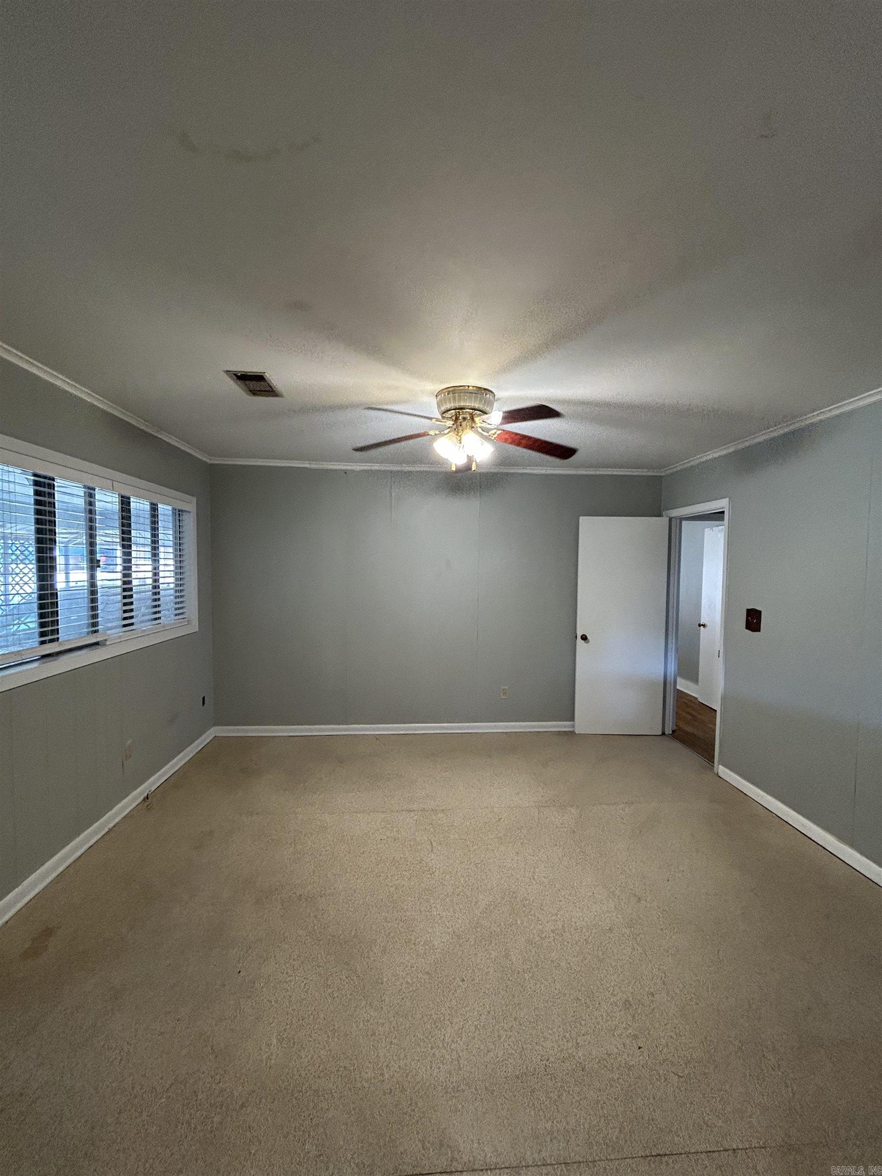 1113 N College Ave Property Photo 8