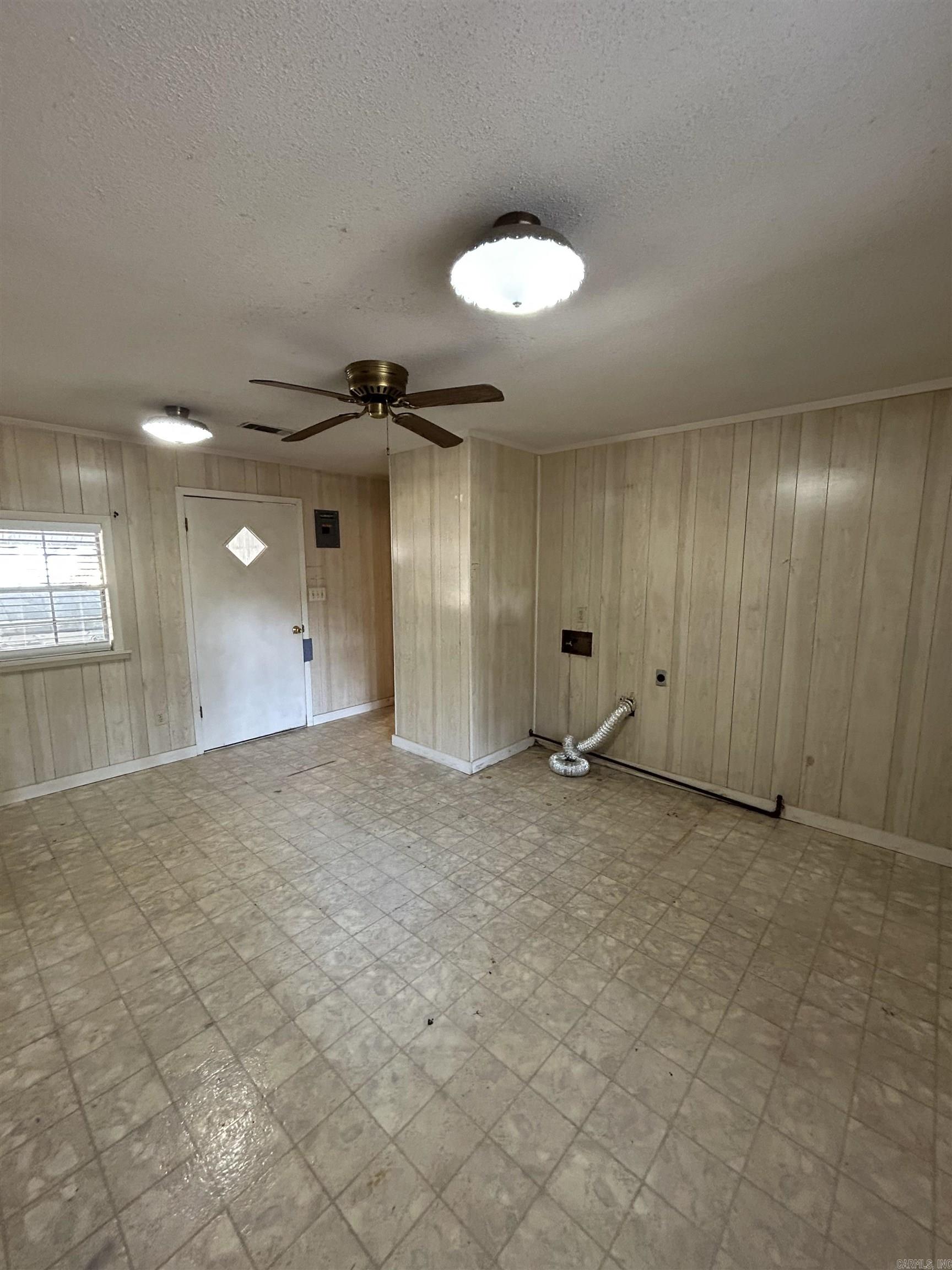 1113 N College Ave Property Photo 9