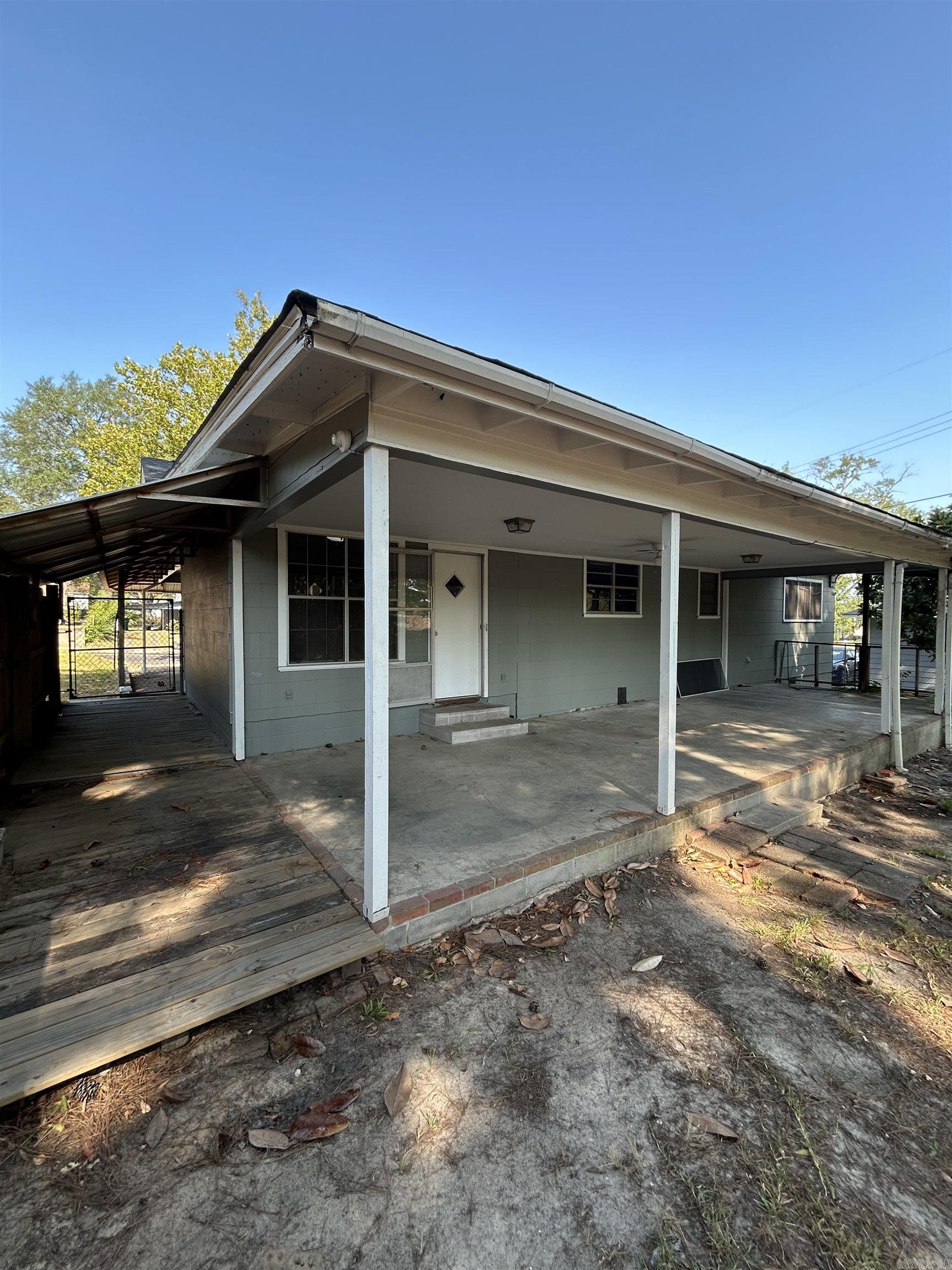 1113 N College Ave Property Photo 13
