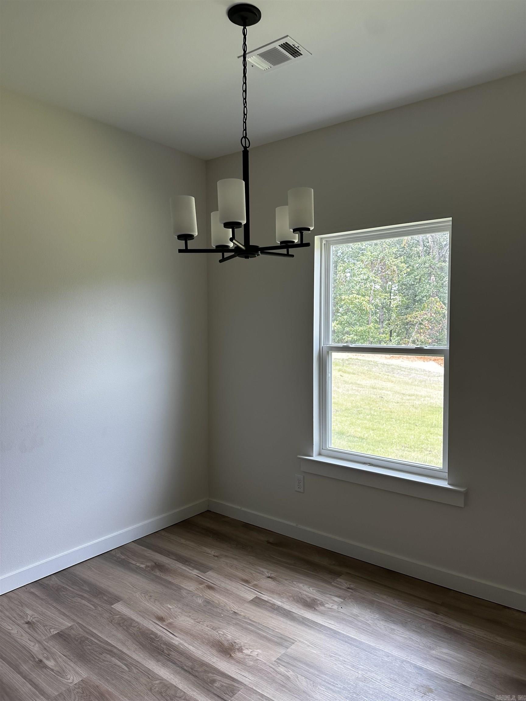 287 Everest Street Property Photo 4