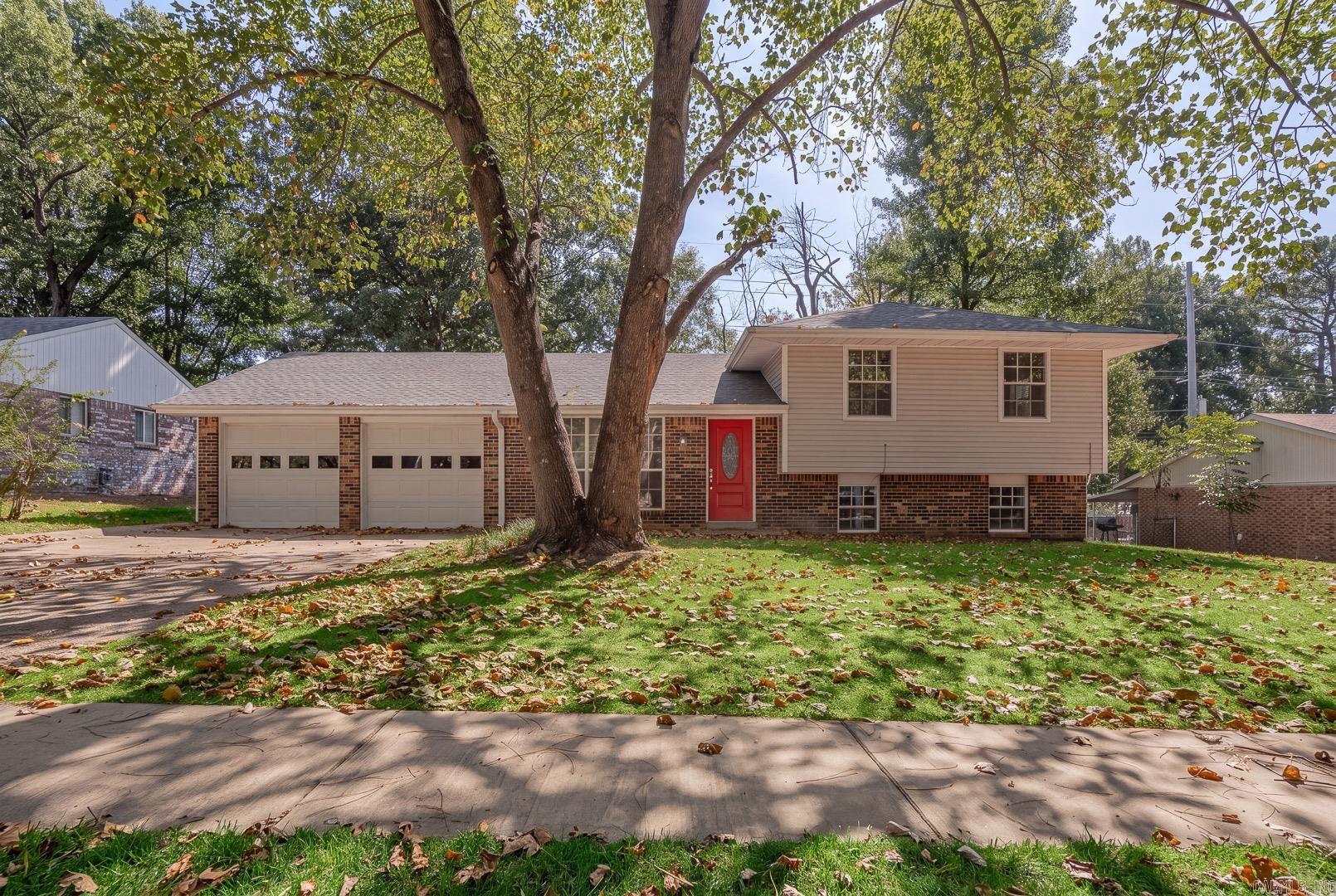 1610 Tanglewood Drive Property Photo 1