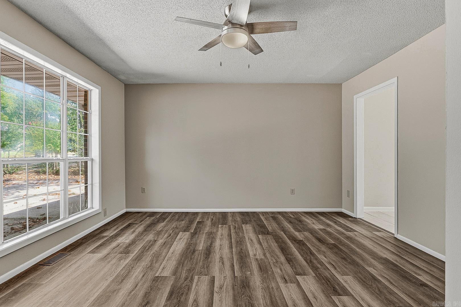 1610 Tanglewood Drive Property Photo 3