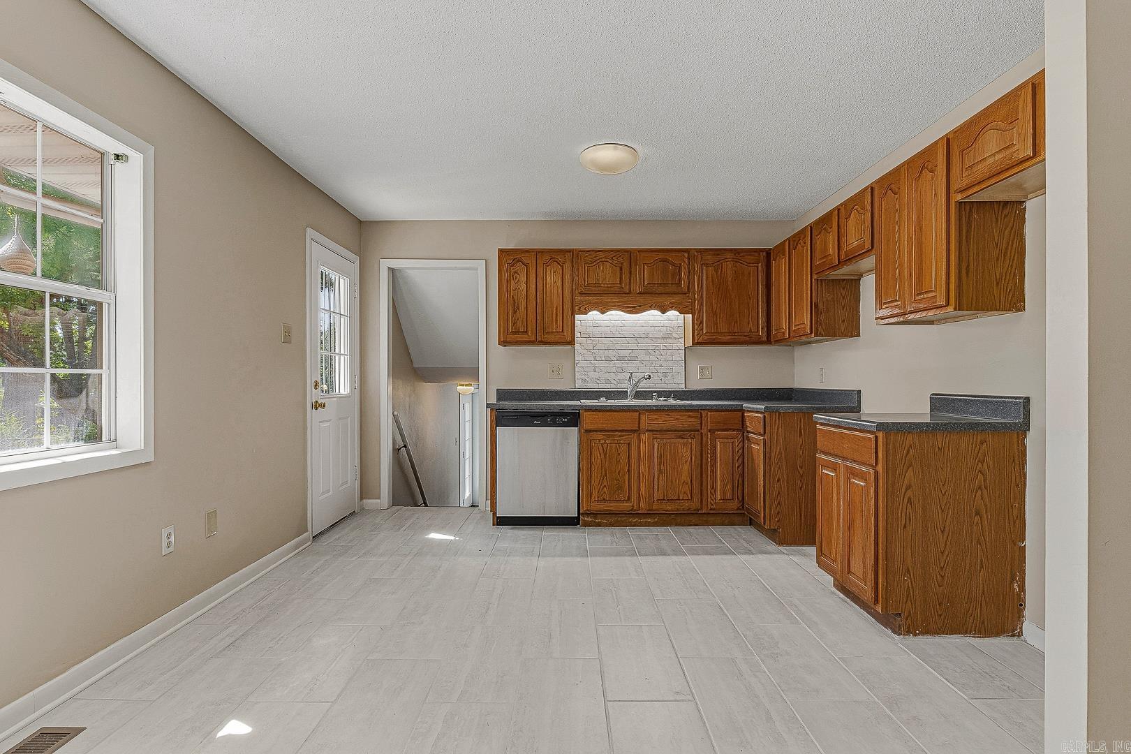 1610 Tanglewood Drive Property Photo 4