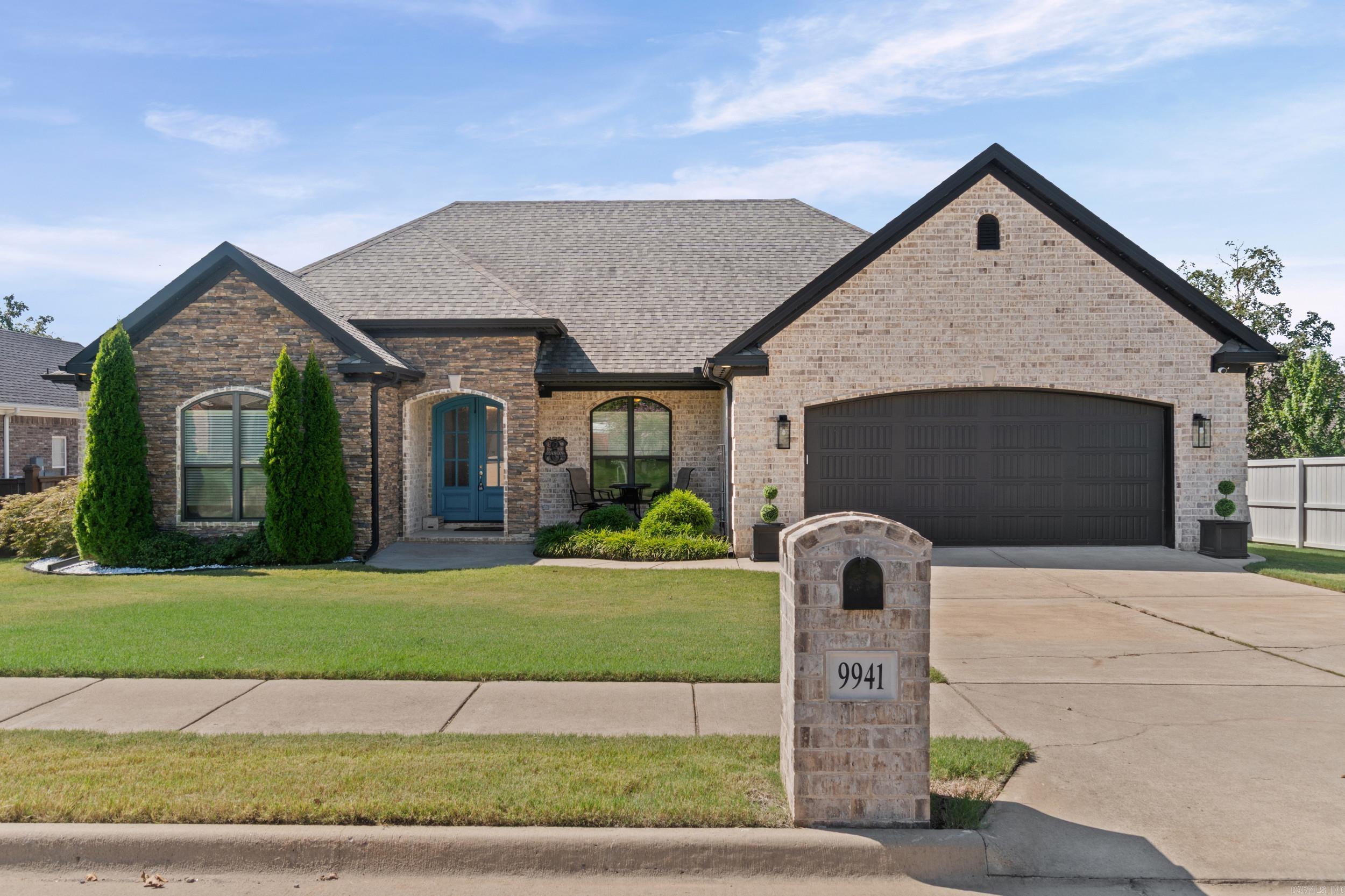 9941 Hickory Heights Drive Property Photo 2