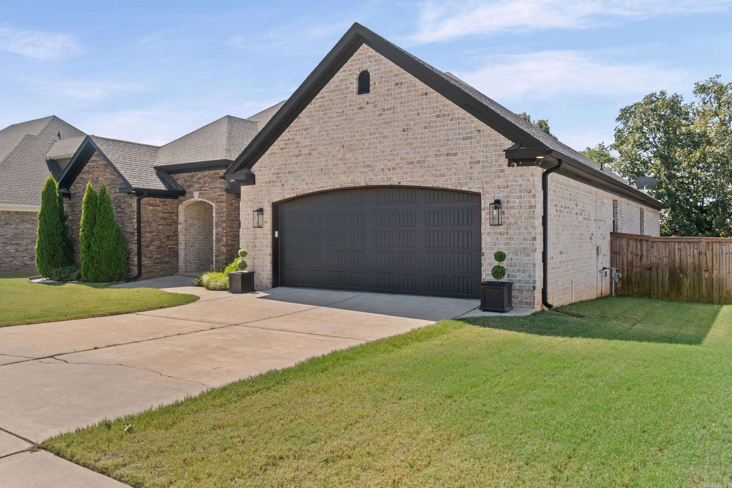 9941 Hickory Heights Drive Property Photo 3