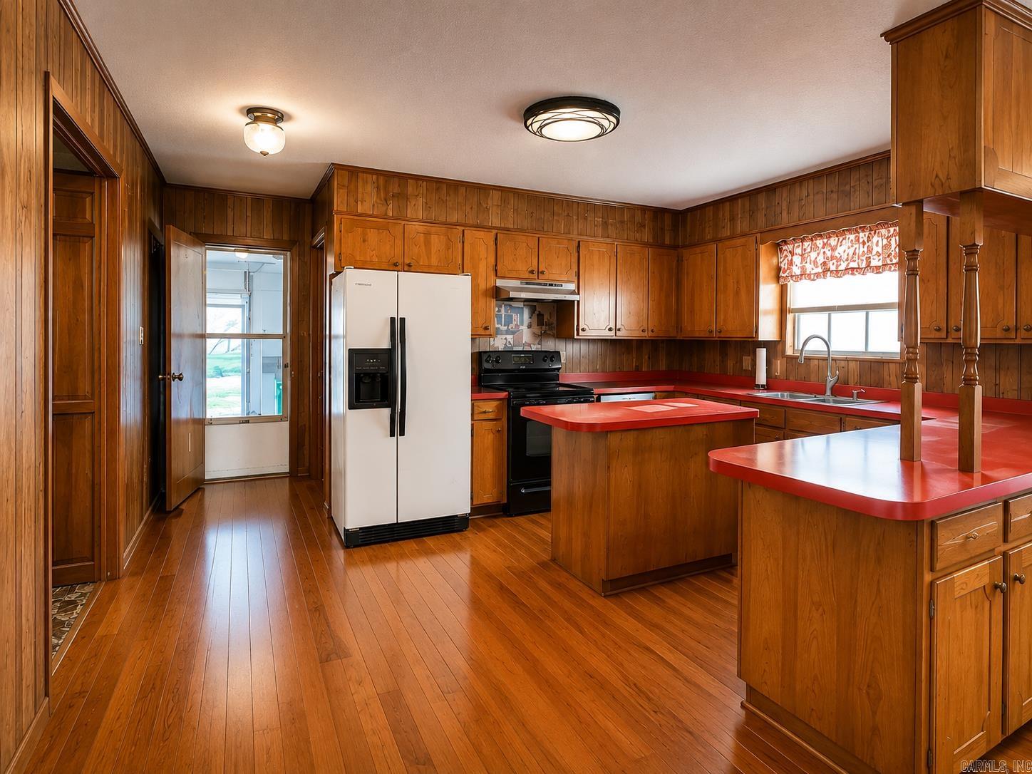 5541 Sunshine Property Photo 2