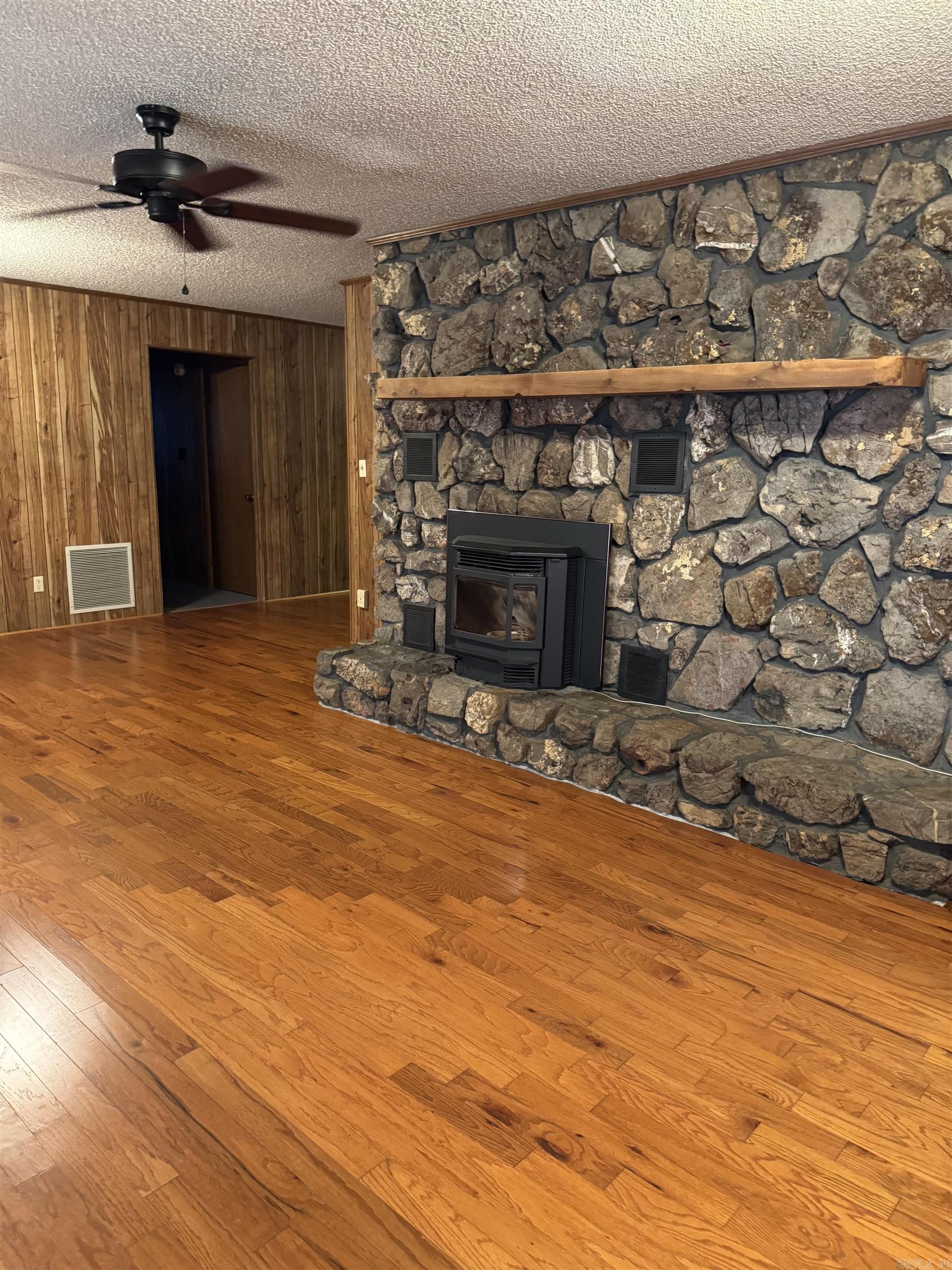5541 Sunshine Property Photo 4