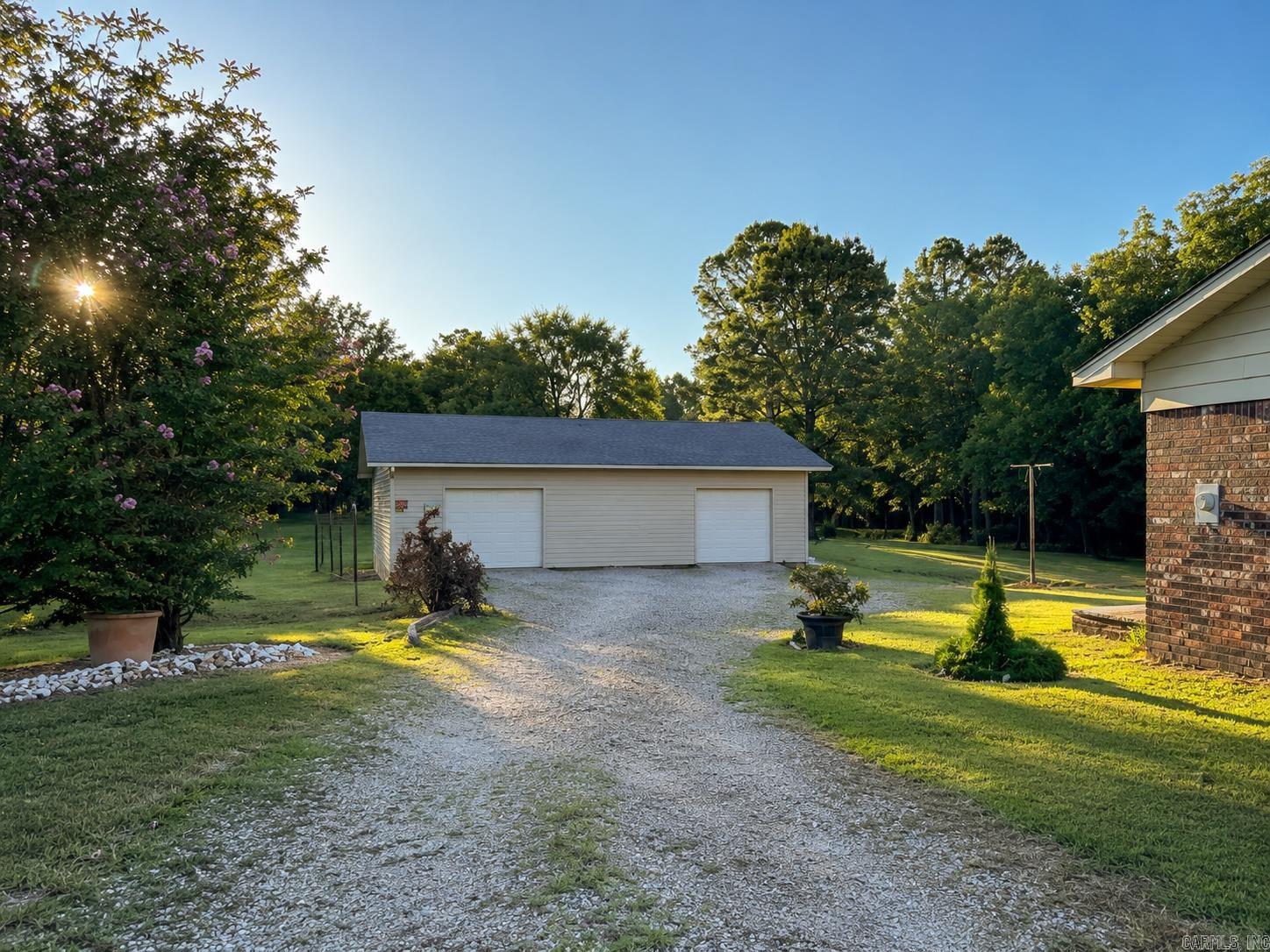 5541 Sunshine Property Photo 5