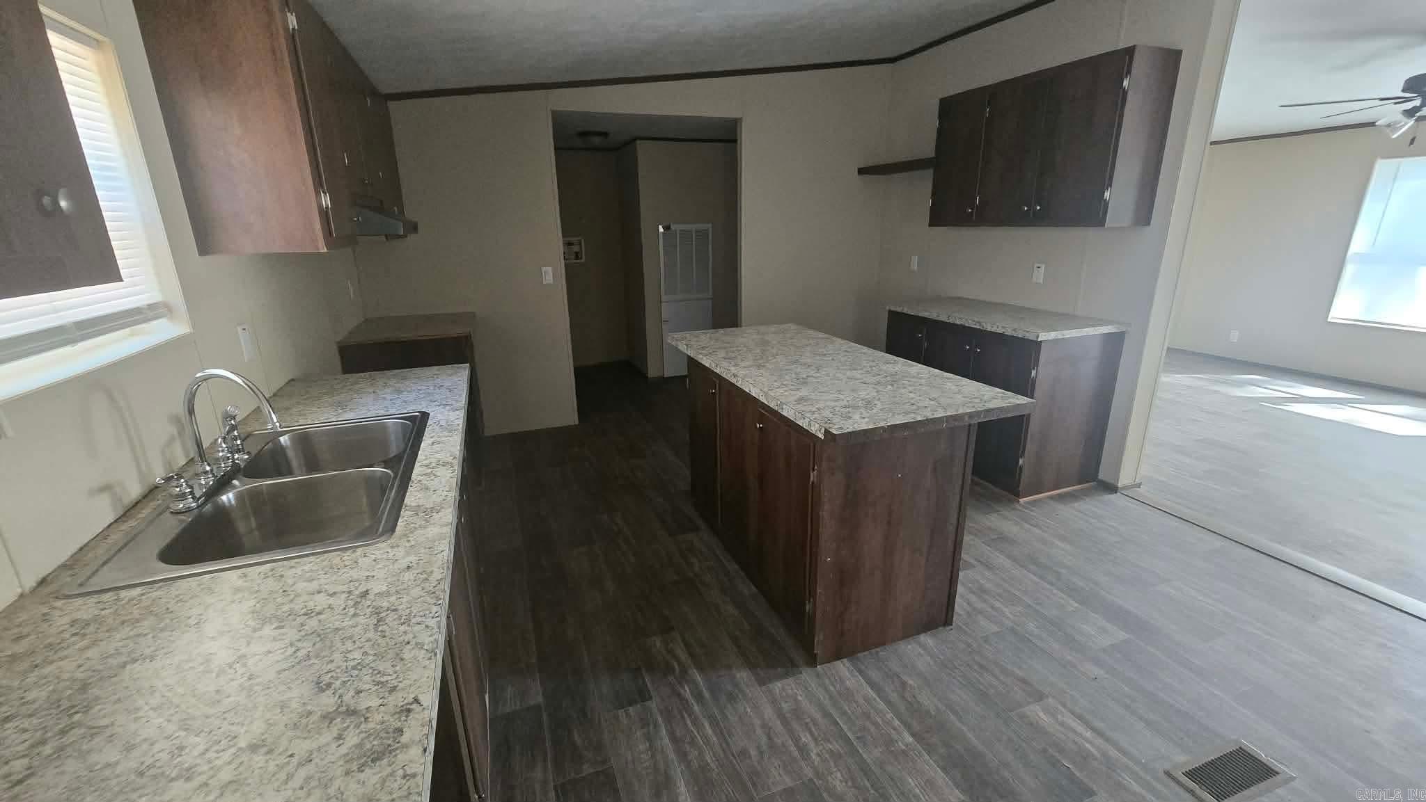 2511 Jackson 6 Property Photo 5