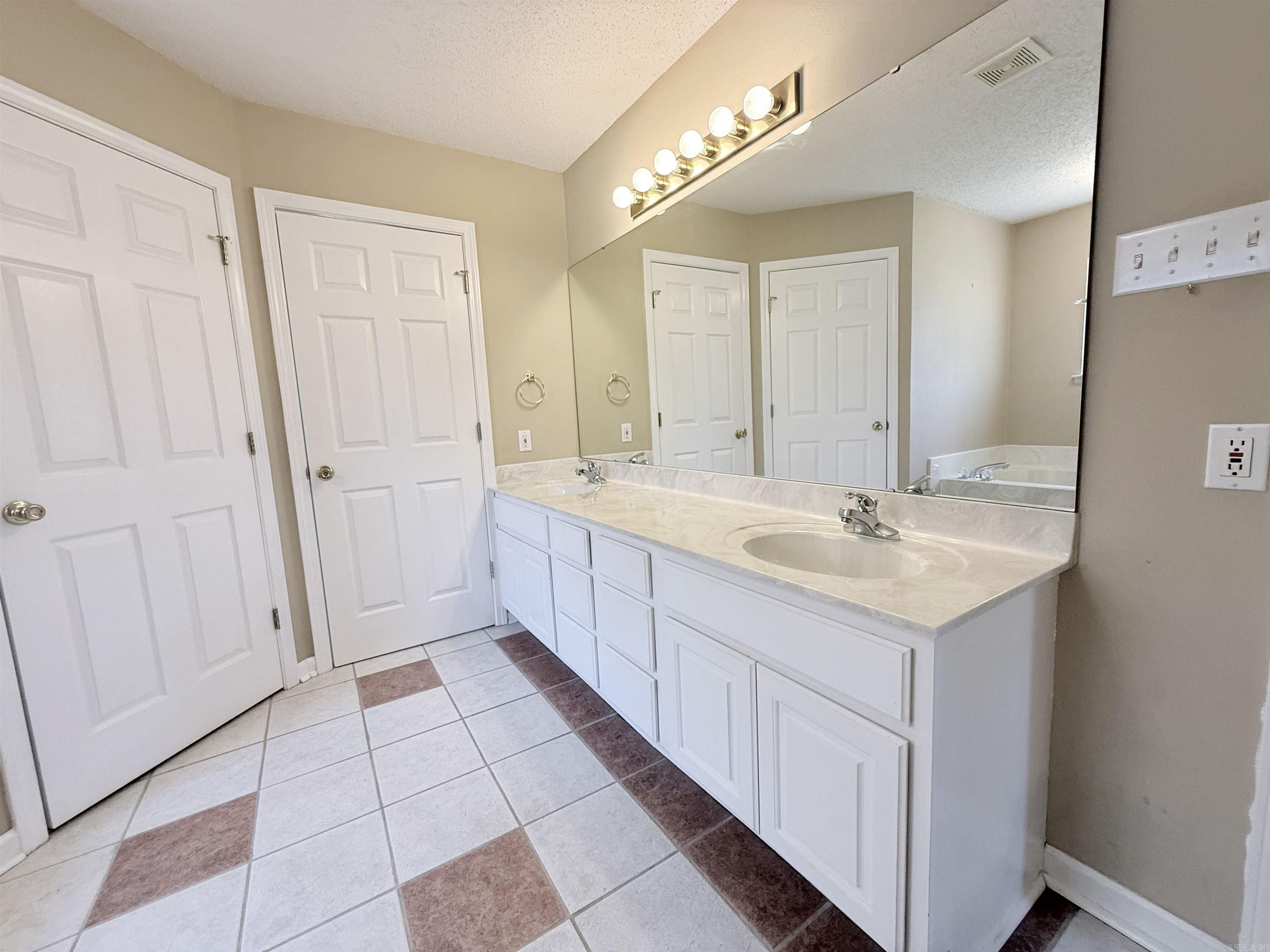 917 Timberwolf Trail Property Photo 23
